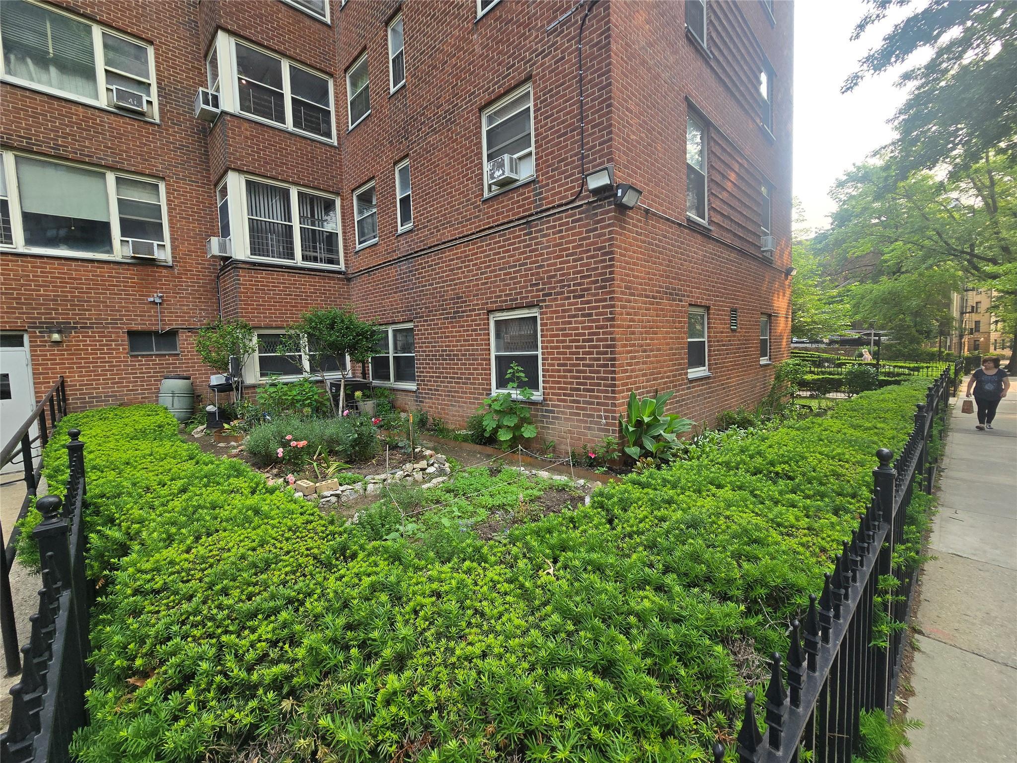 Commercial Lease Sedgwick  Bronx, NY 10463, MLS-879146-5