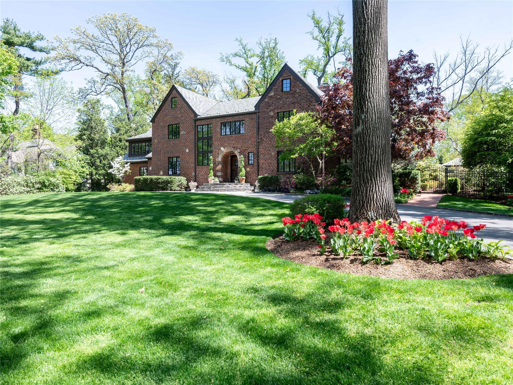 Single Family Manhasset Woods  Nassau County, NY 11030, MLS-879184-2
