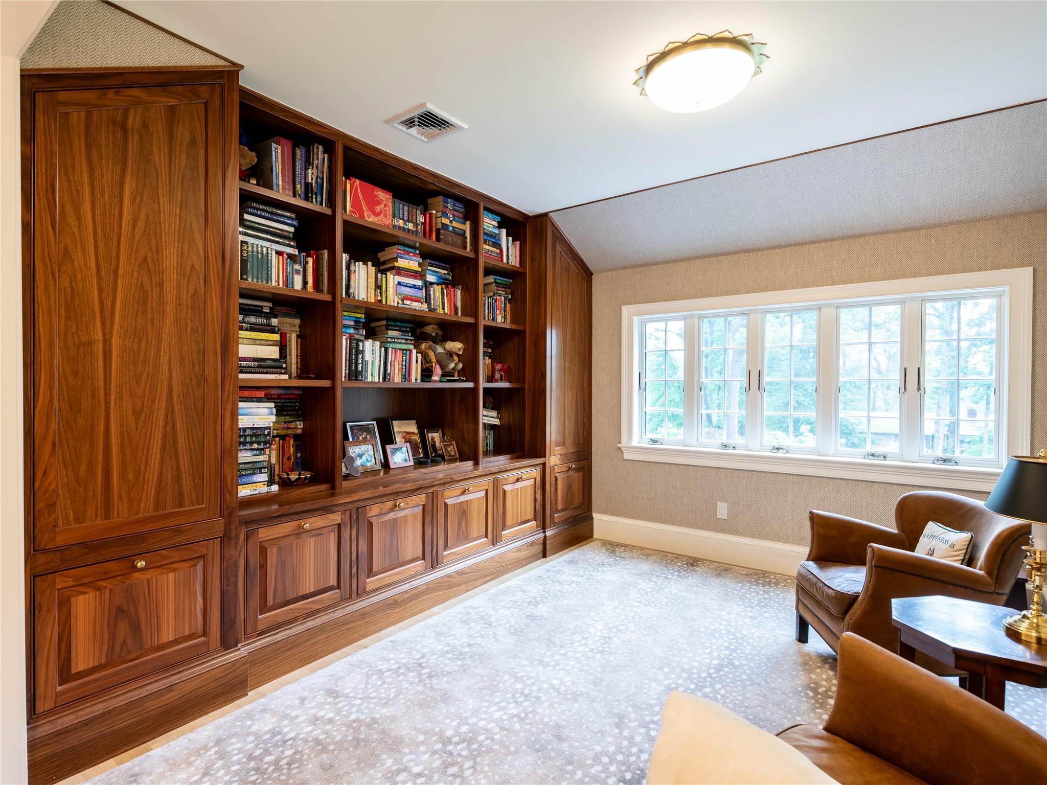 Single Family Manhasset Woods  Nassau County, NY 11030, MLS-879184-21