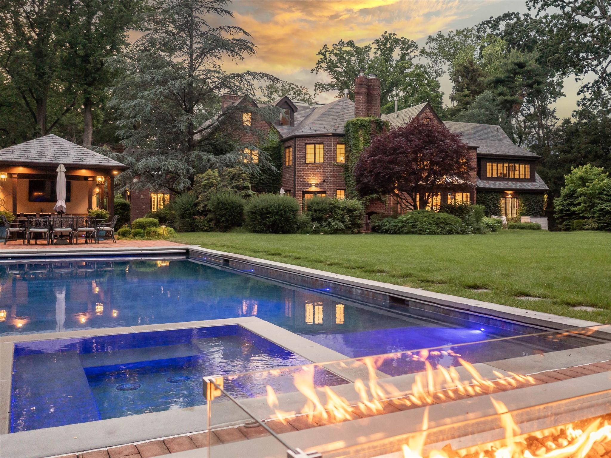 Single Family Manhasset Woods  Nassau County, NY 11030, MLS-879184-29