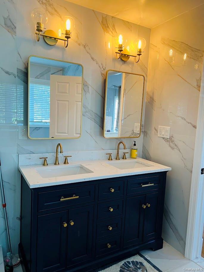 Single Family Sherwood Nassau County, NY 11577, MLS-879200-12