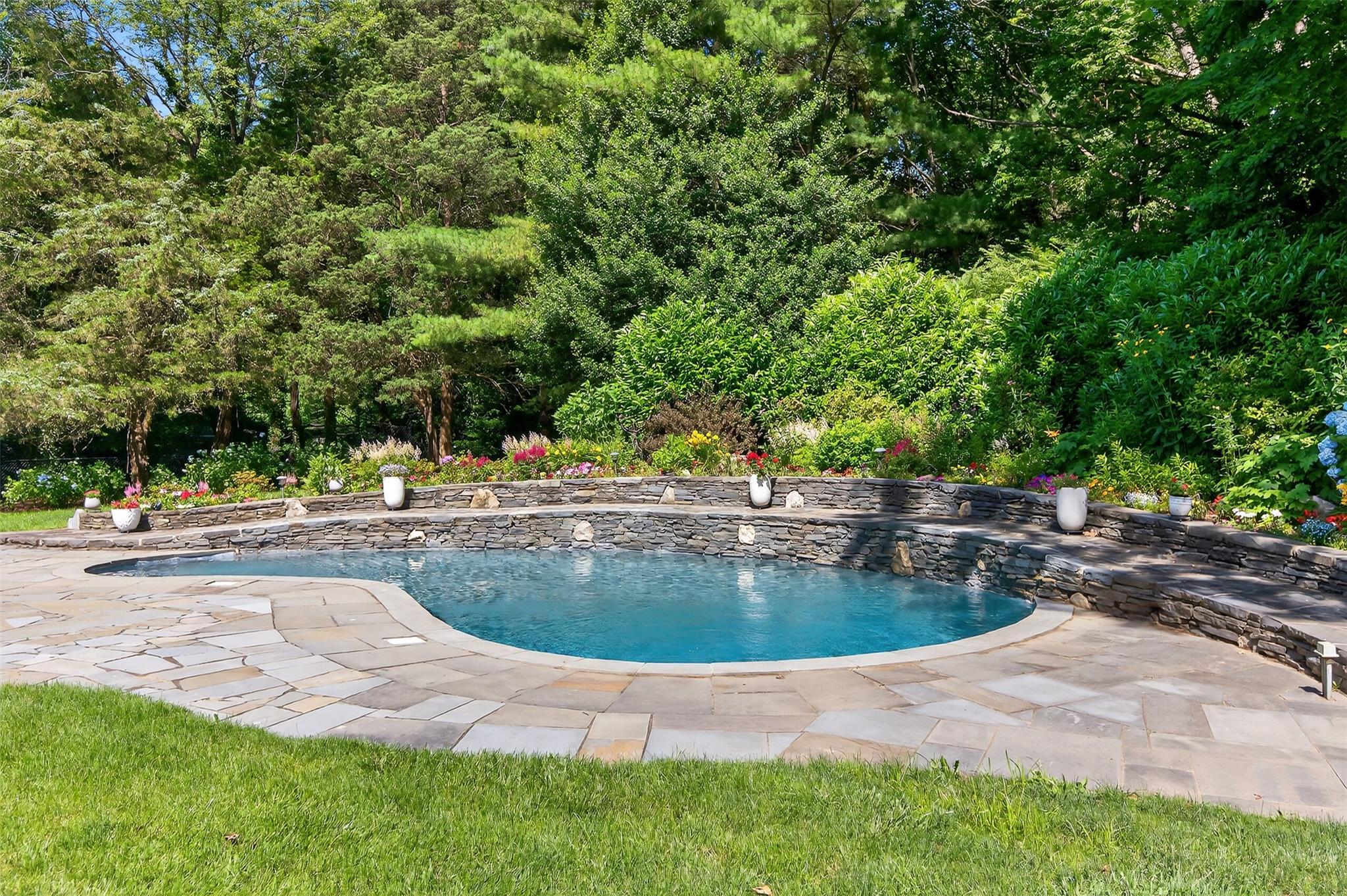 Single Family Split Rock  Nassau County, NY 11791, MLS-879229-37