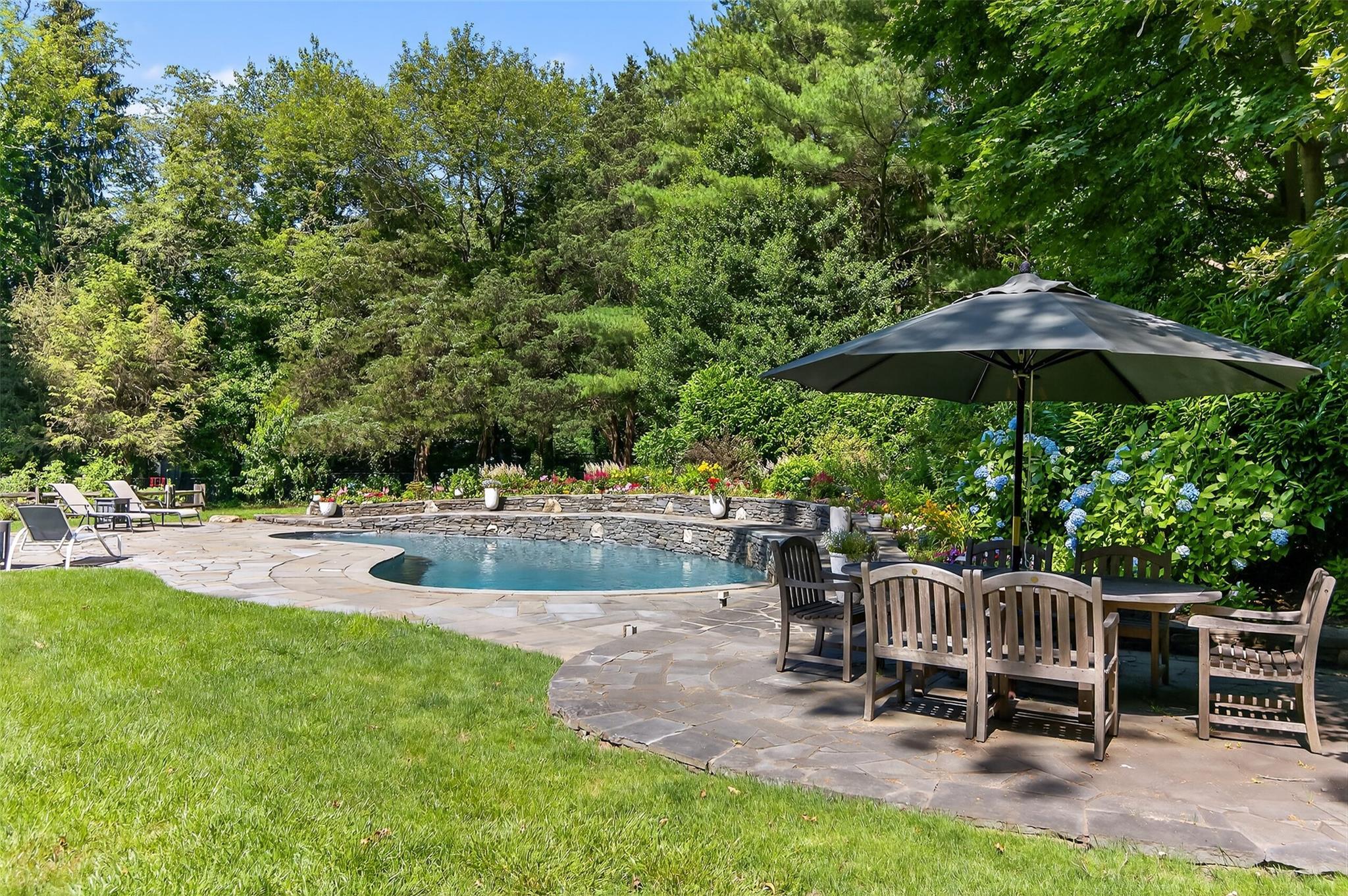 Single Family Split Rock  Nassau County, NY 11791, MLS-879229-38