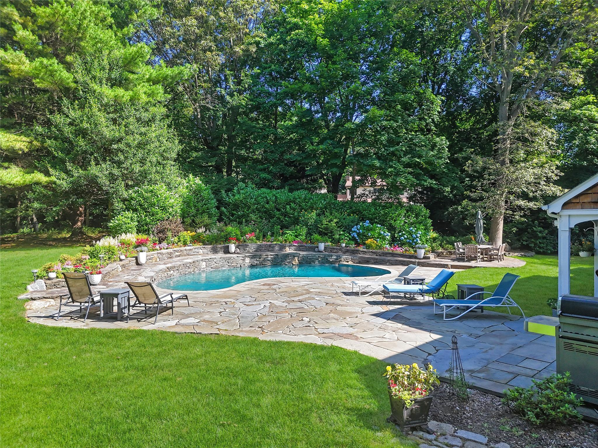 Single Family Split Rock  Nassau County, NY 11791, MLS-879229-39