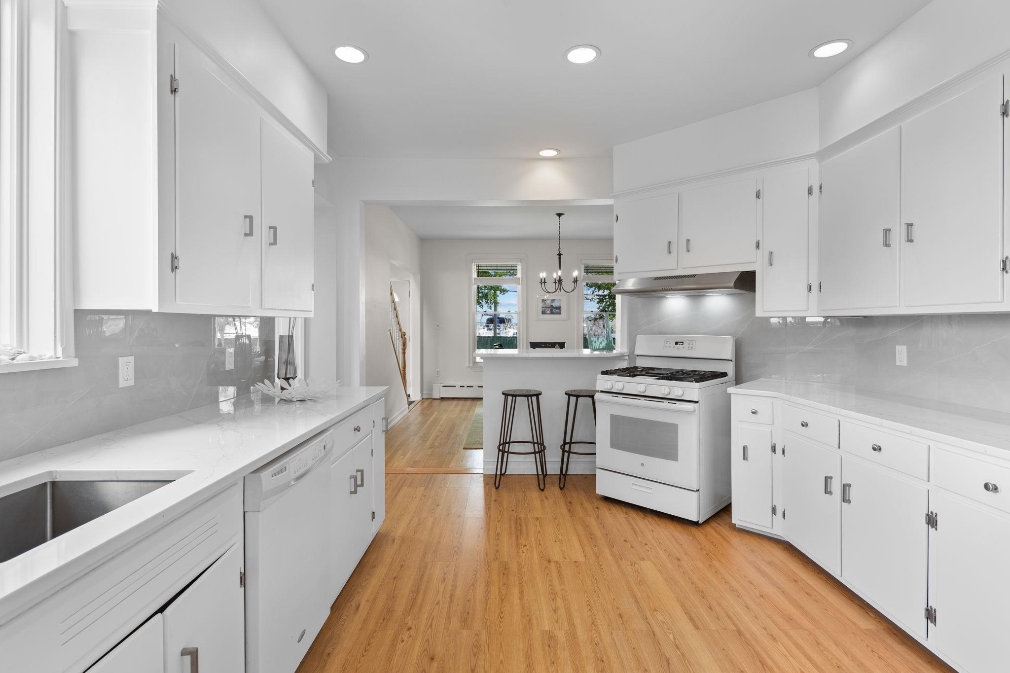 Single Family Rochelle  Bronx, NY 10464, MLS-879264-7