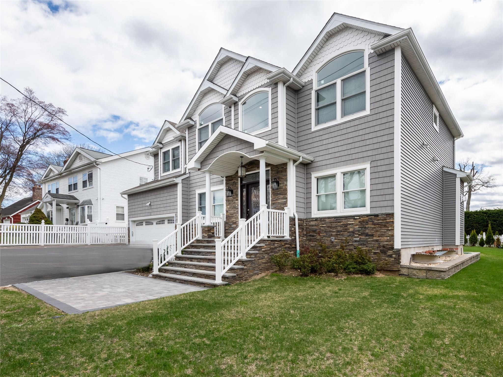 Single Family Glenwood  Nassau County, NY 11545, MLS-879273-26
