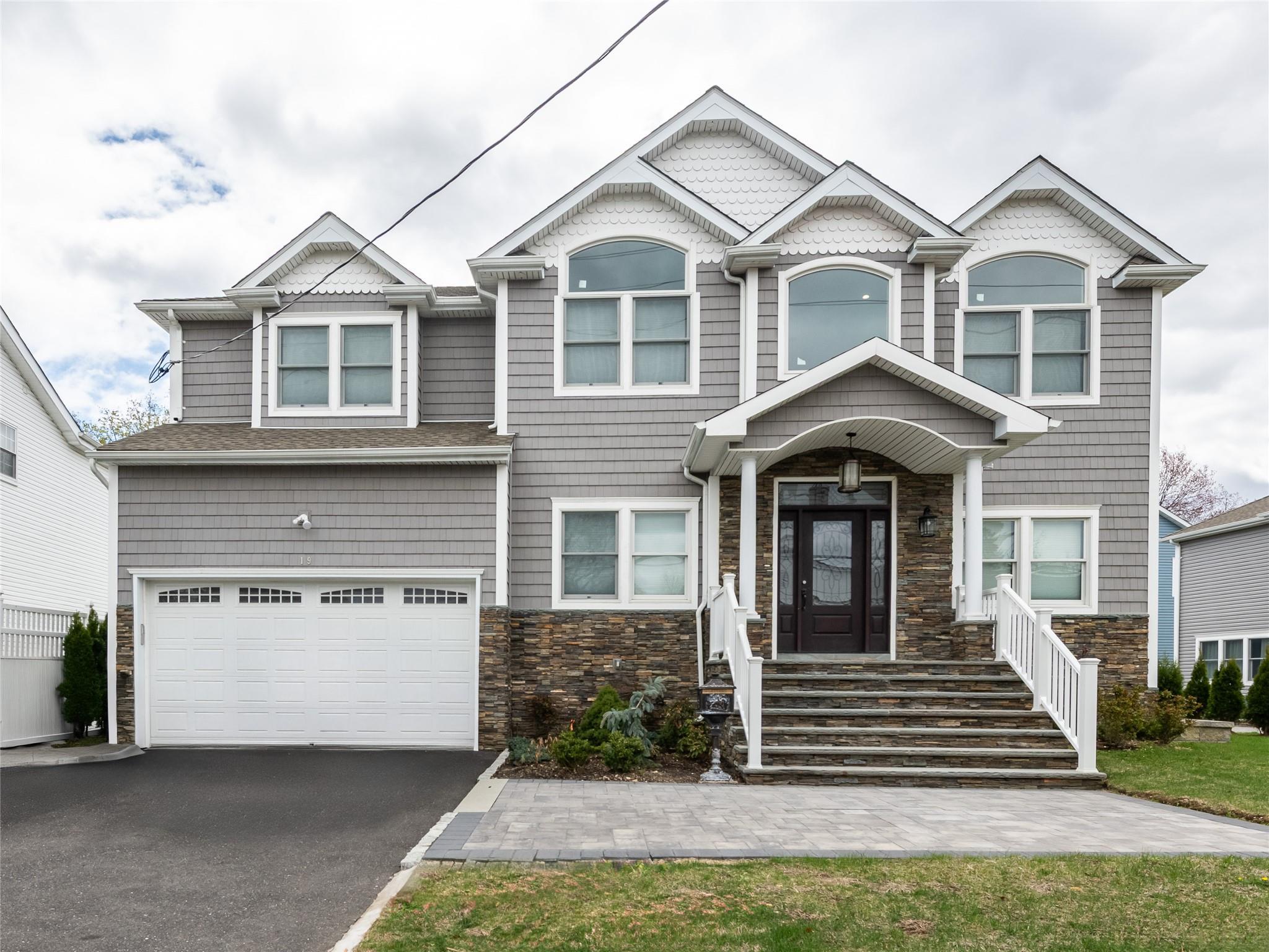 Single Family Glenwood  Nassau County, NY 11545, MLS-879273-28