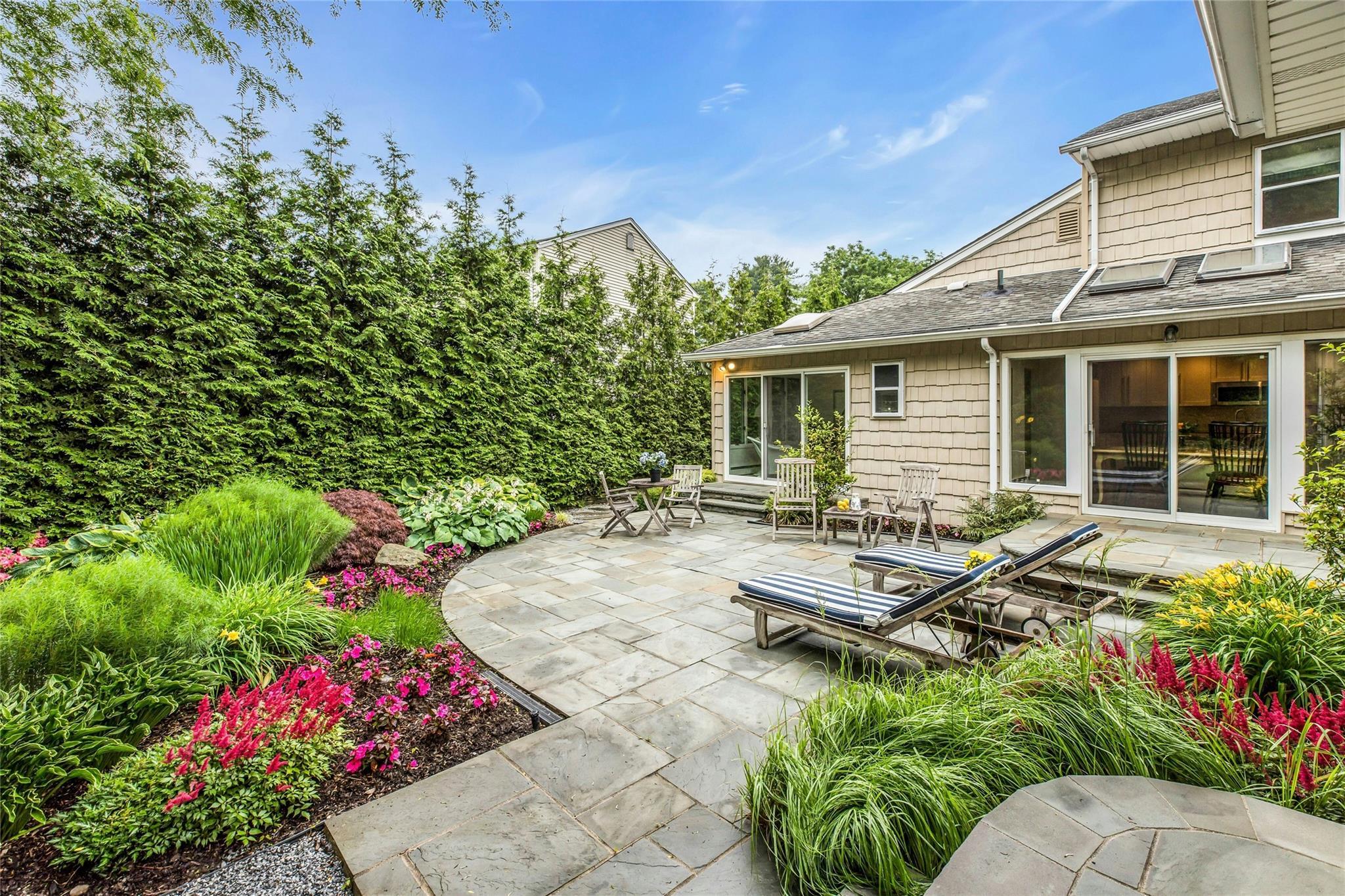 Single Family Woods  Nassau County, NY 11576, MLS-879283-24