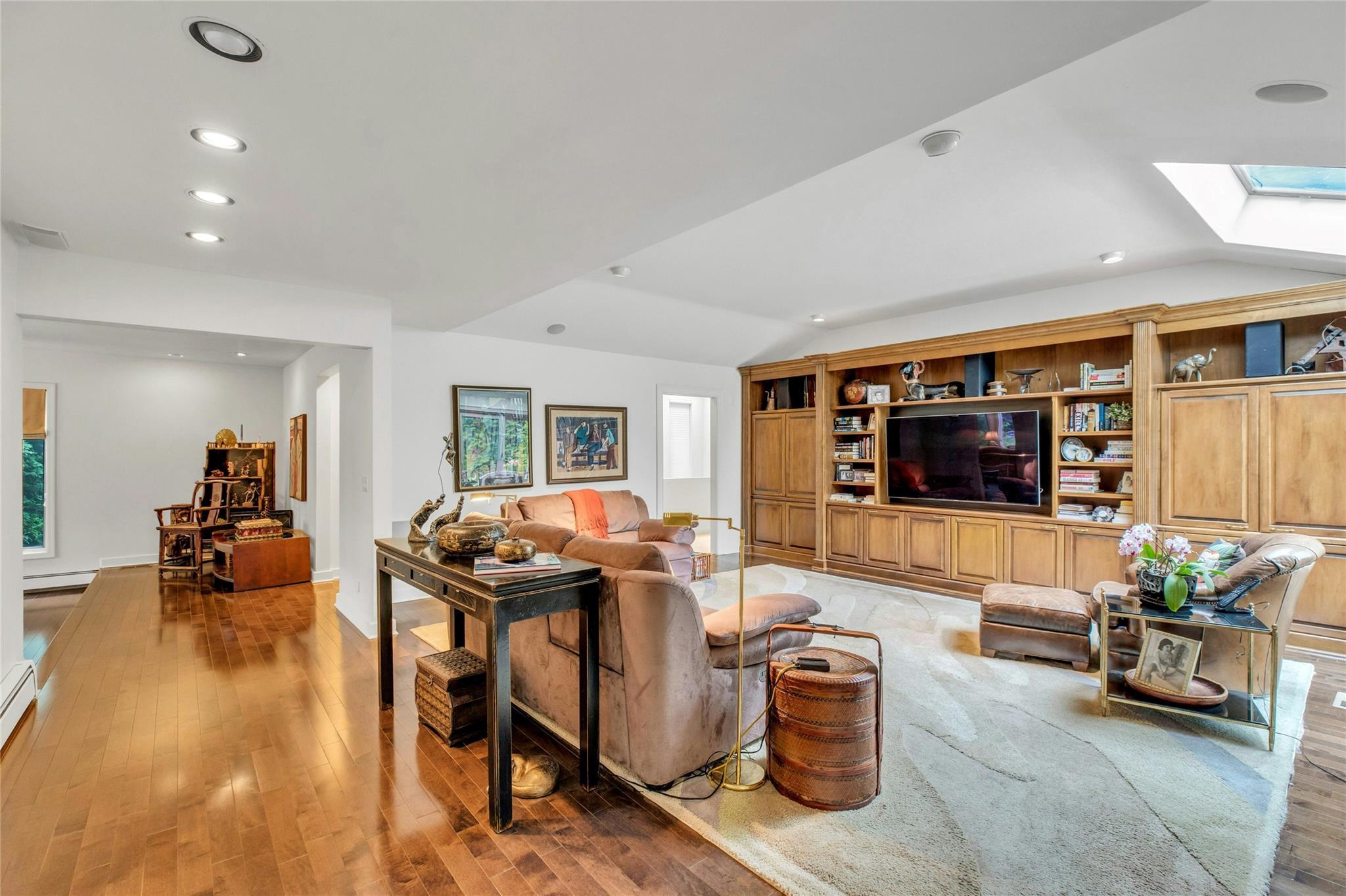 Single Family Woods  Nassau County, NY 11576, MLS-879283-9