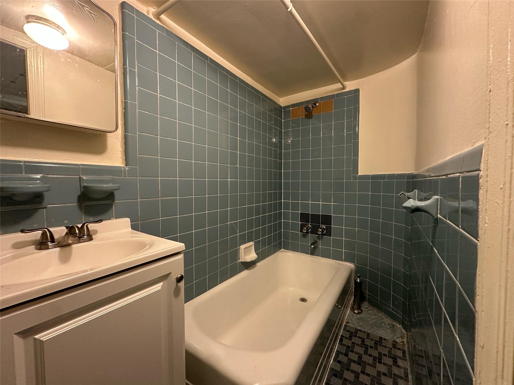 Single Family Eliot  Queens, NY 11379, MLS-879319-32