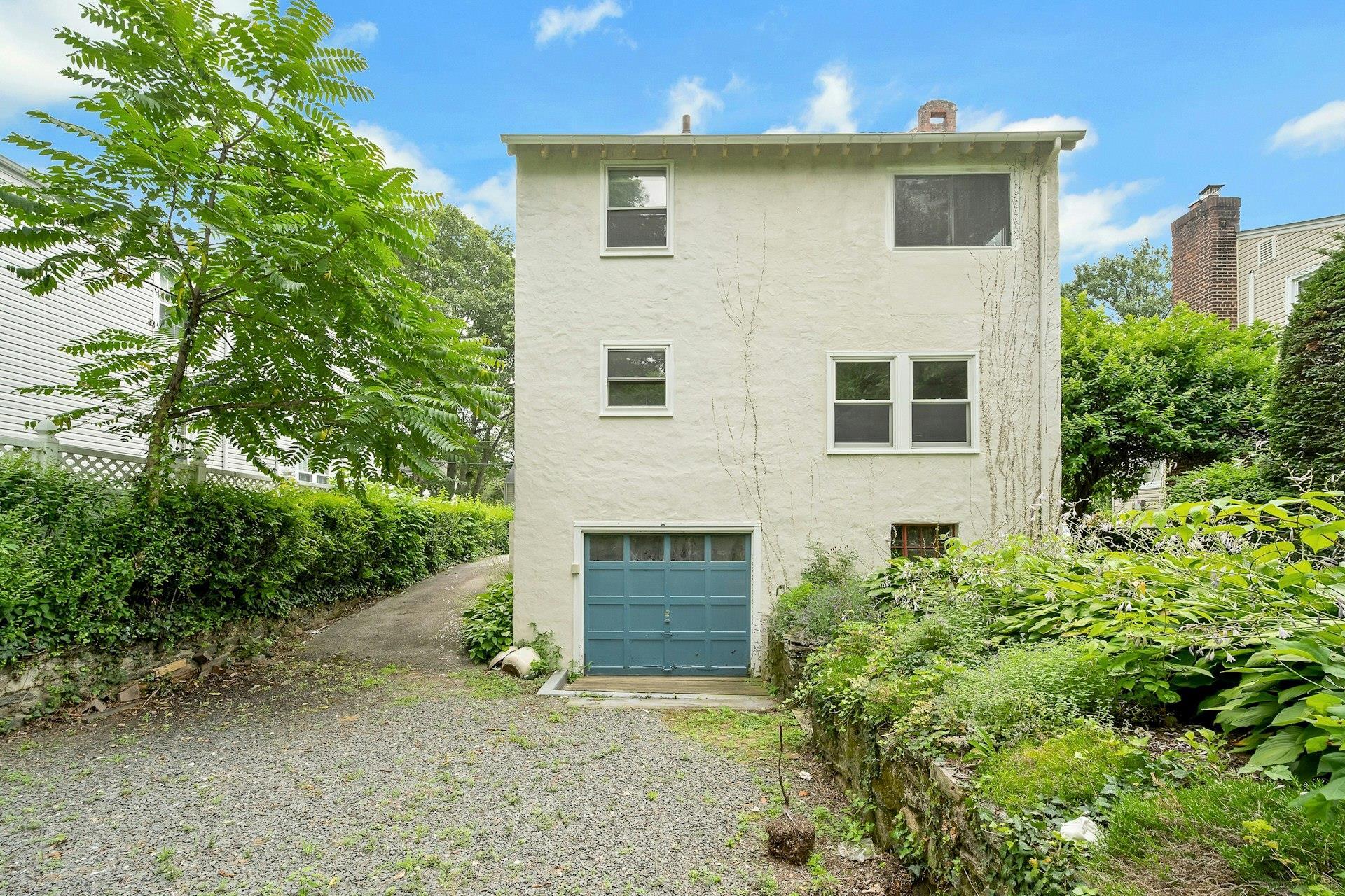 Single Family Clarence Westchester County, NY 10583, MLS-879368-24