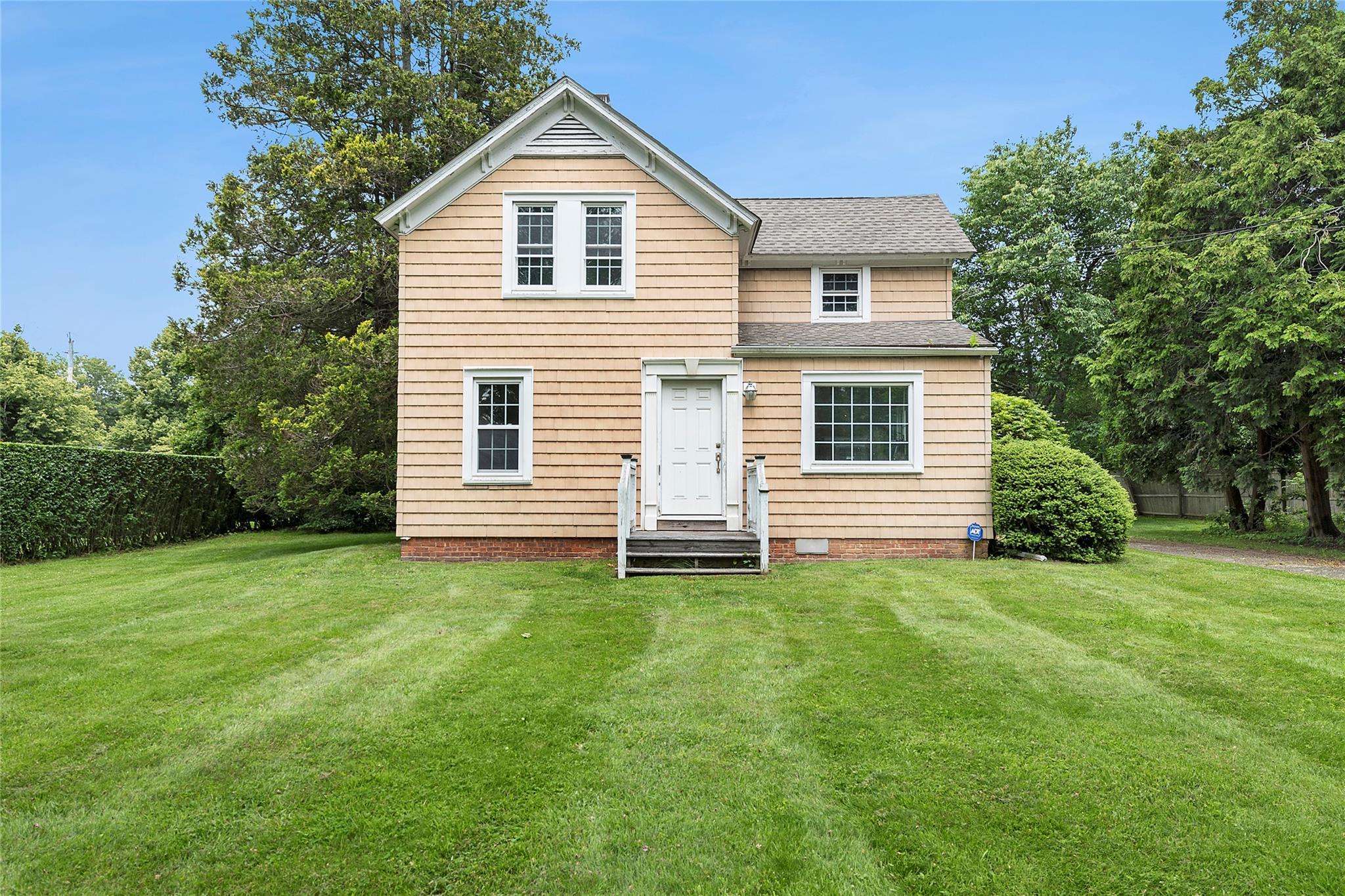 Single Family Newtown  Suffolk County, NY 11937, MLS-879372-2