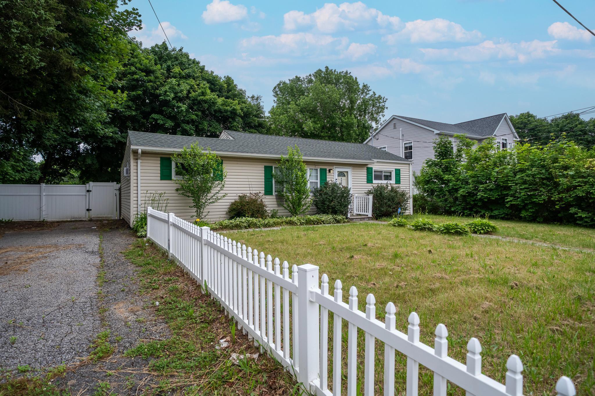 Single Family Michigan  Suffolk County, NY 11713, MLS-879378-3