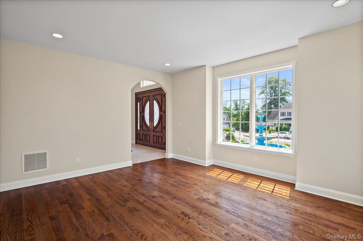 Single Family Gualtiere Westchester County, NY 10562, MLS-879380-22