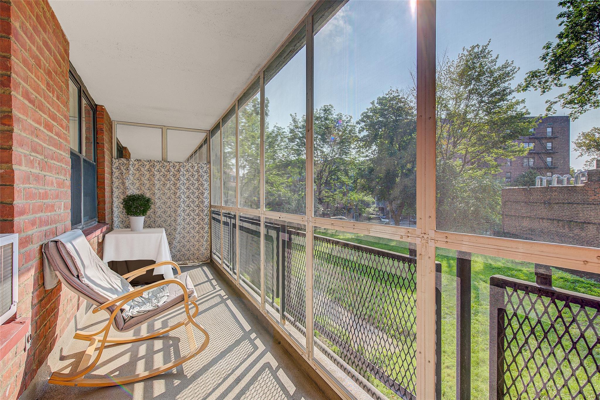 Coop in New York - 85  Queens, NY 11372