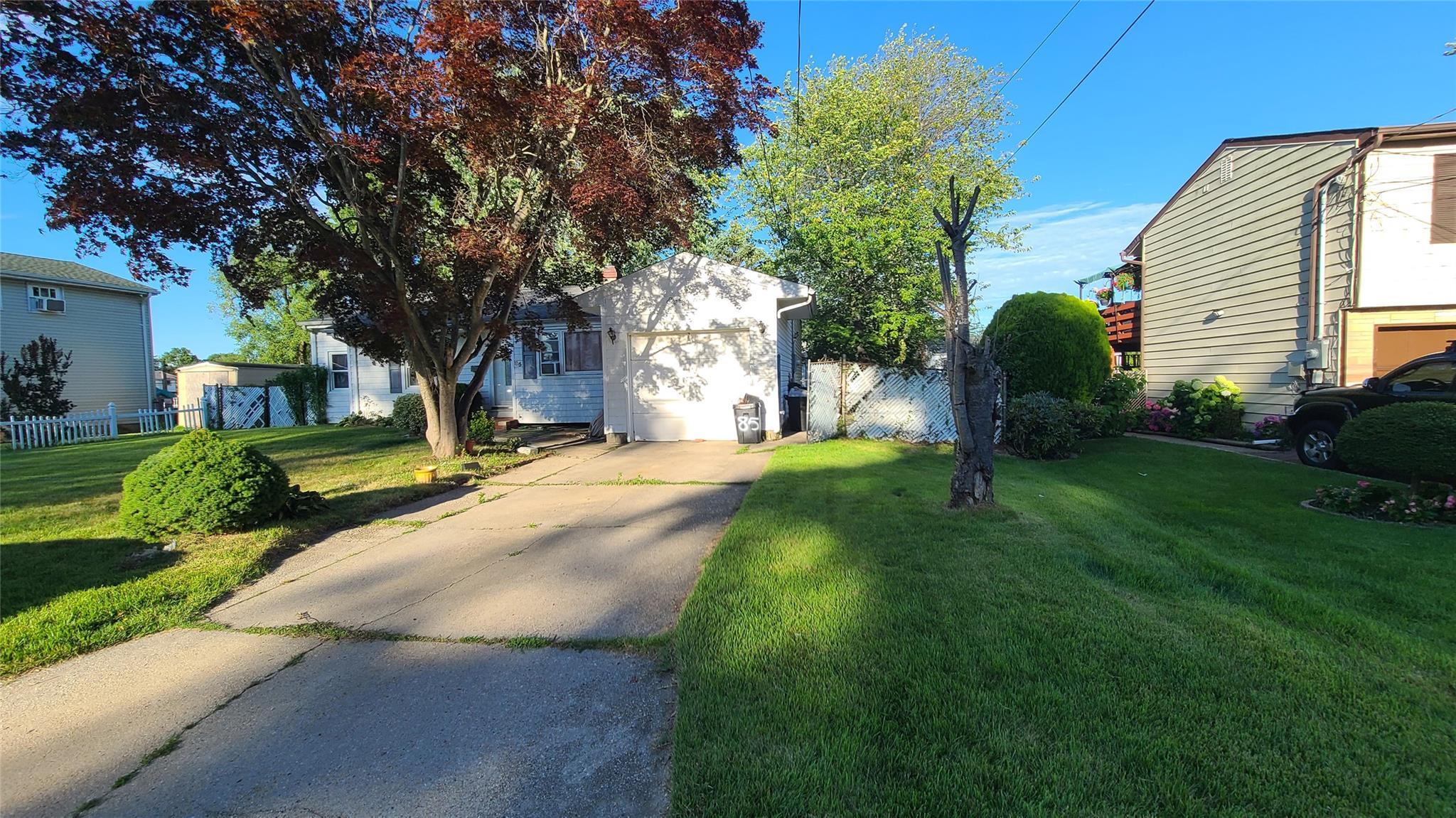 Single Family Claywood  Suffolk County, NY 11717, MLS-879393-2