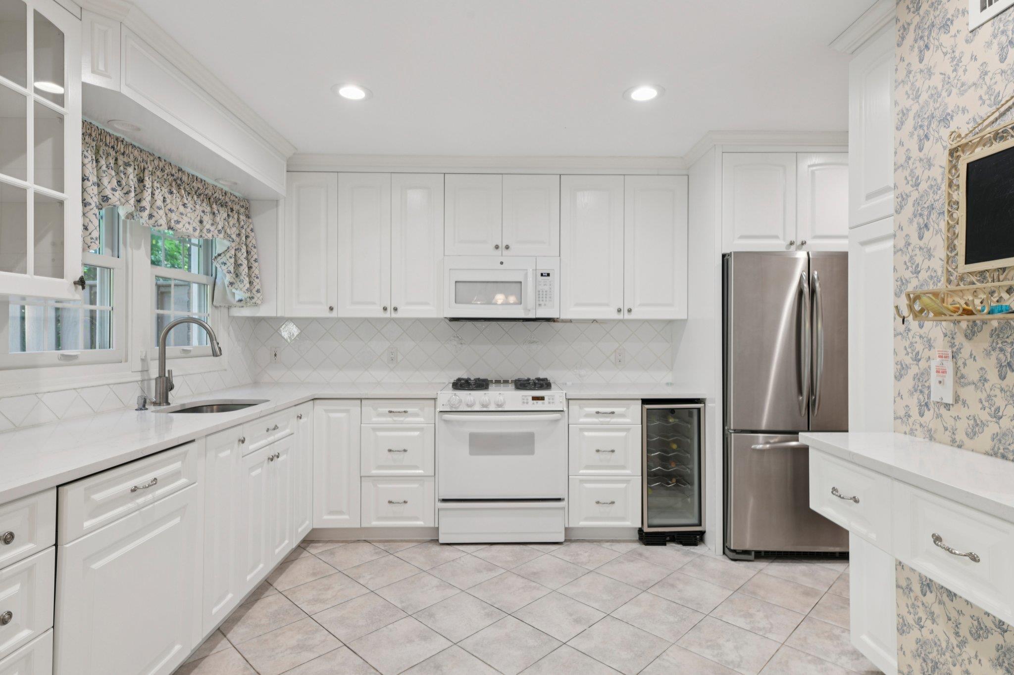 Condo Marjorie  Nassau County, NY 11030, MLS-879495-4