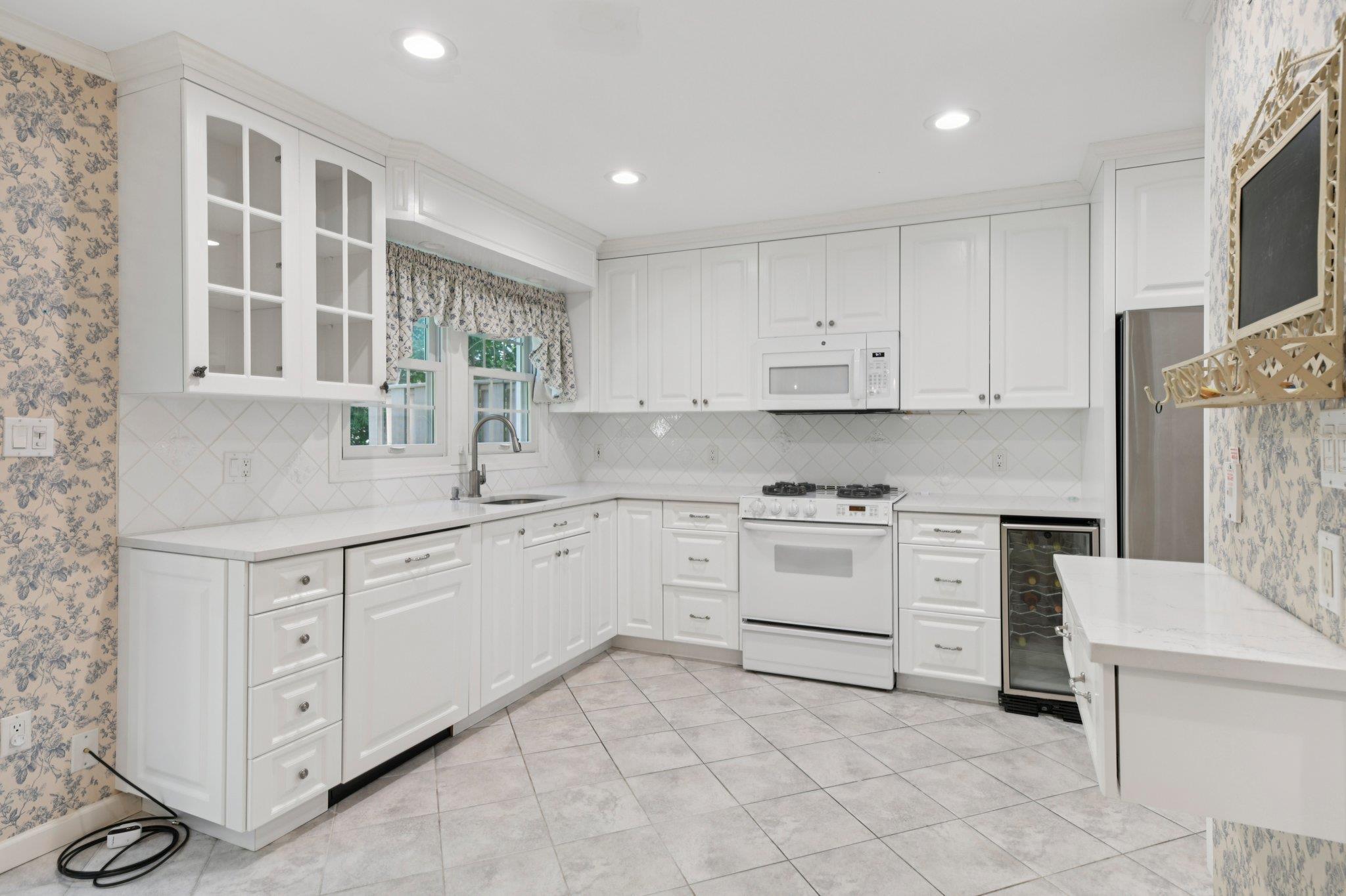 Condo Marjorie  Nassau County, NY 11030, MLS-879495-5
