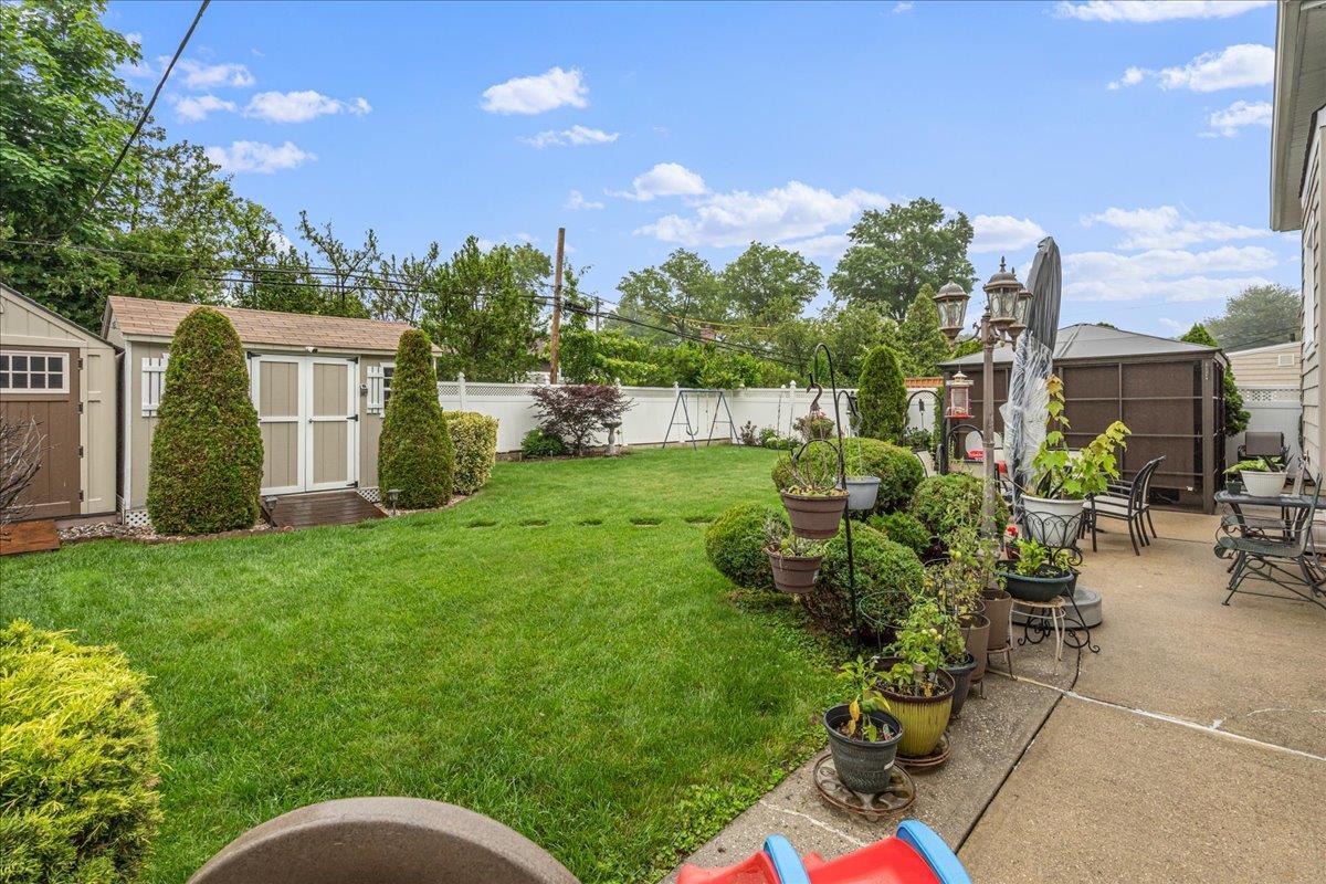 Single Family Grand Central  Queens, NY 11362, MLS-879501-25
