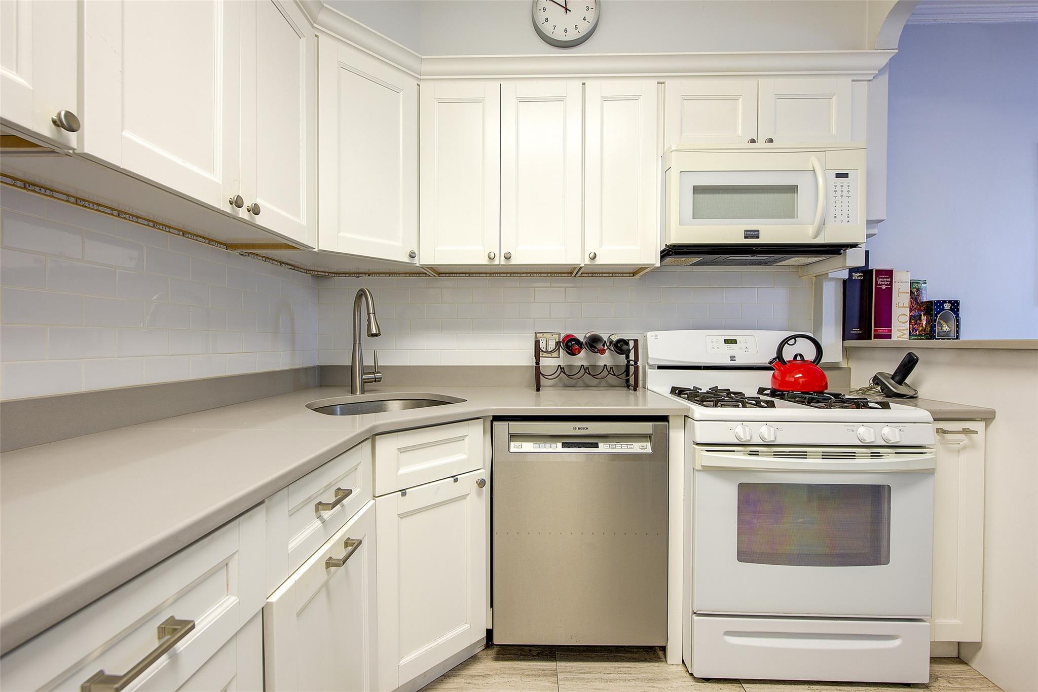 Single Family Caldwell  Queens, NY 11379, MLS-879522-21