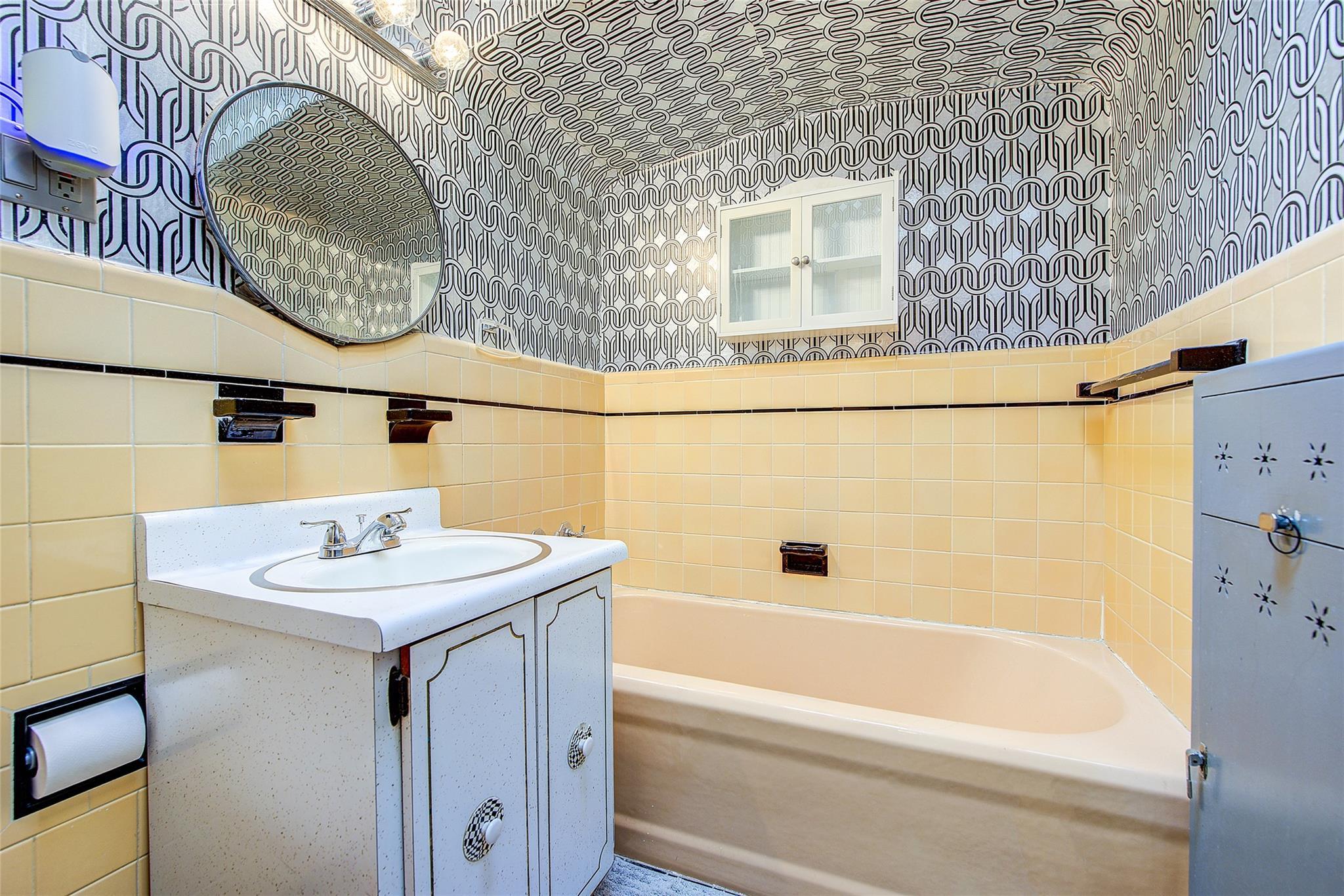 Single Family Caldwell  Queens, NY 11379, MLS-879522-28