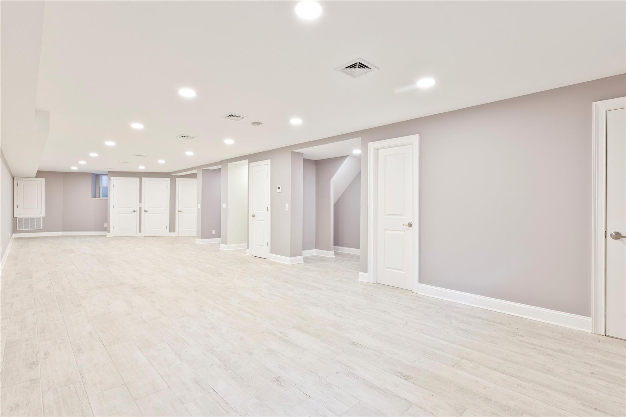 Single Family Jay Ave  Queens, NY 11378, MLS-879556-22