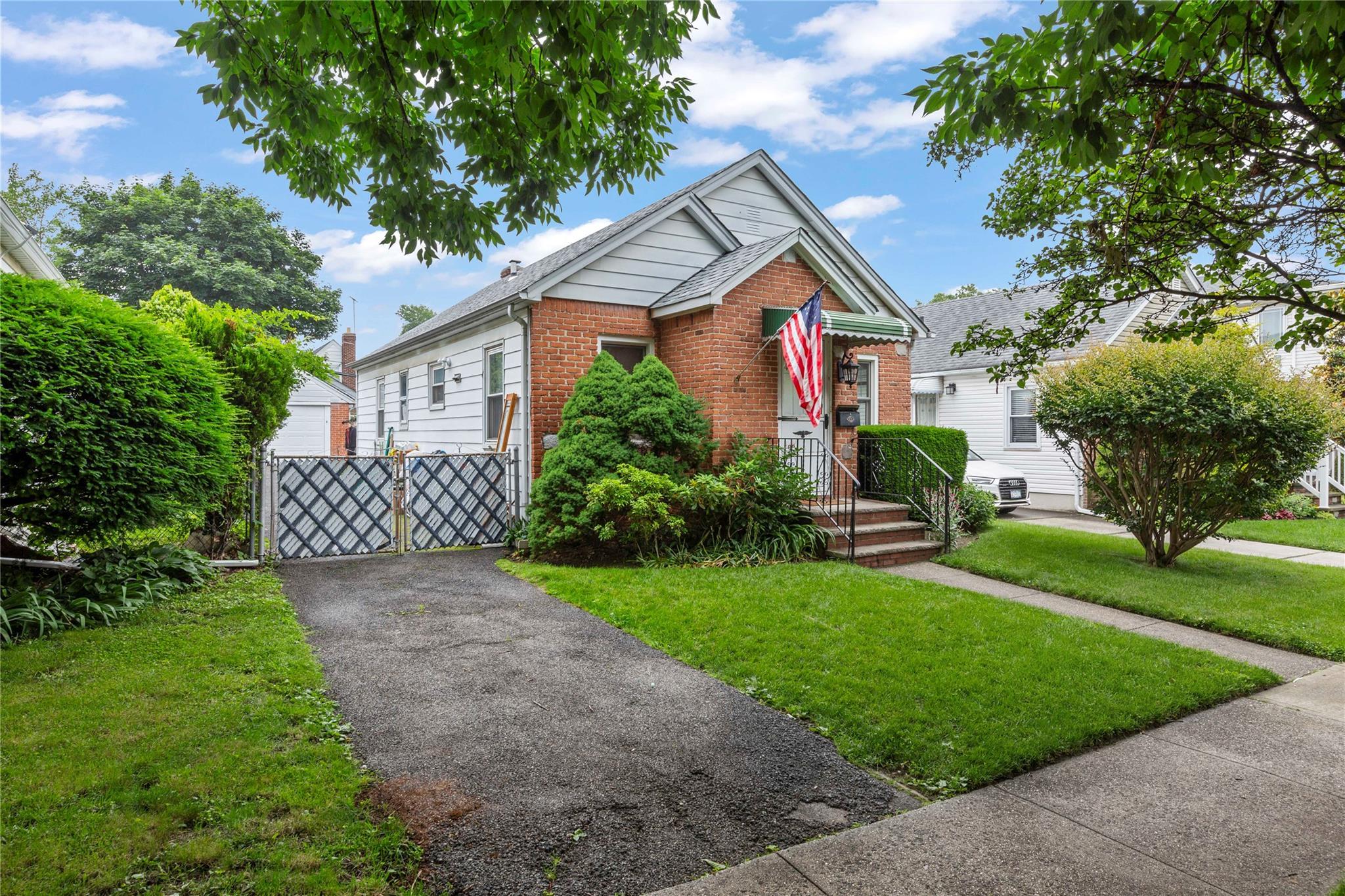 Single Family 187th  Queens, NY 11365, MLS-879562-21