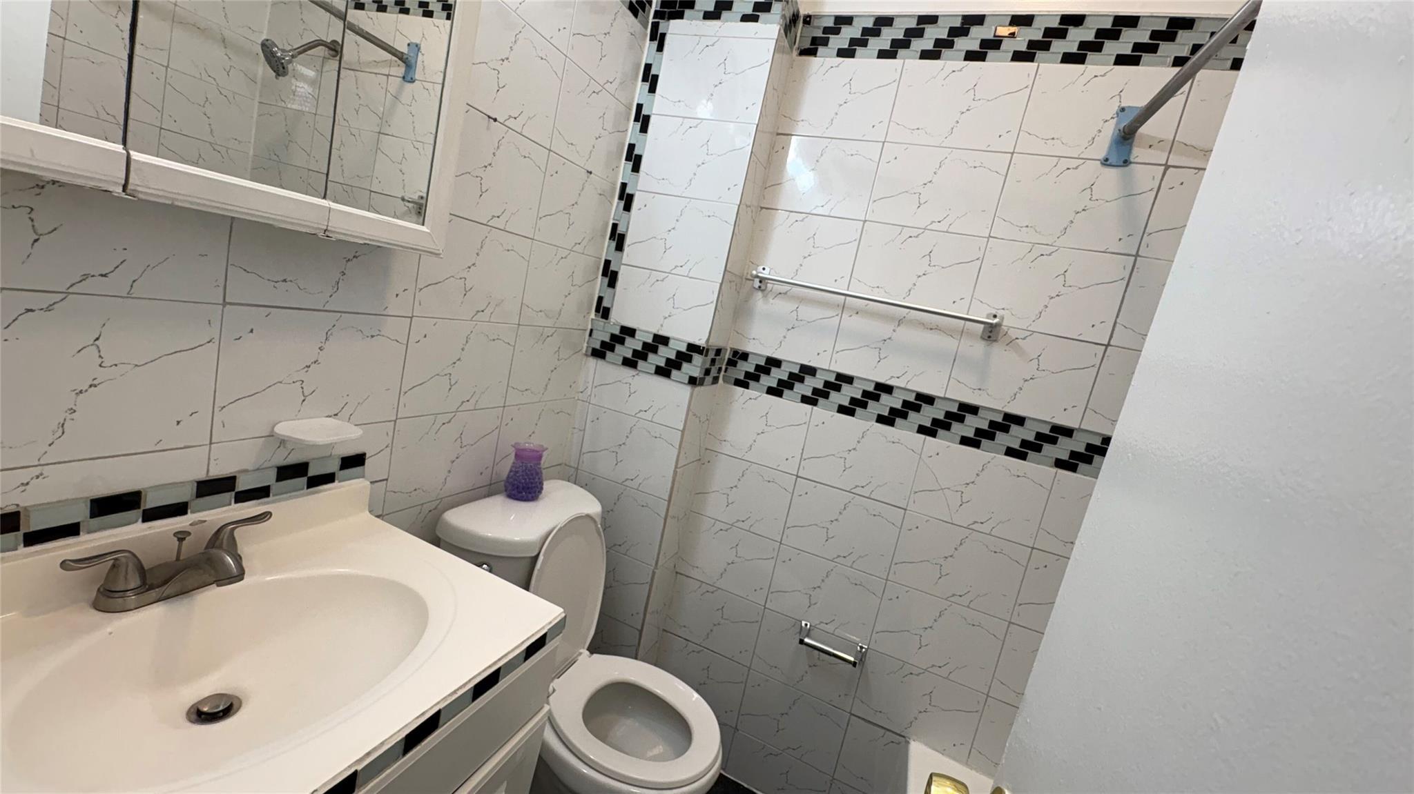 Single Family 185th  Queens, NY 11423, MLS-879615-5