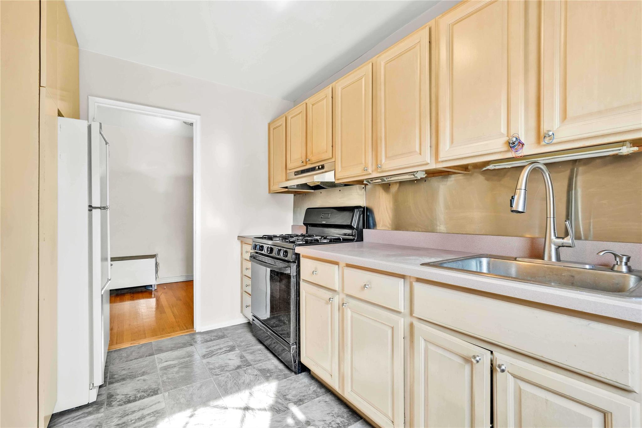 Coop 137  Queens, NY 11354, MLS-879723-10