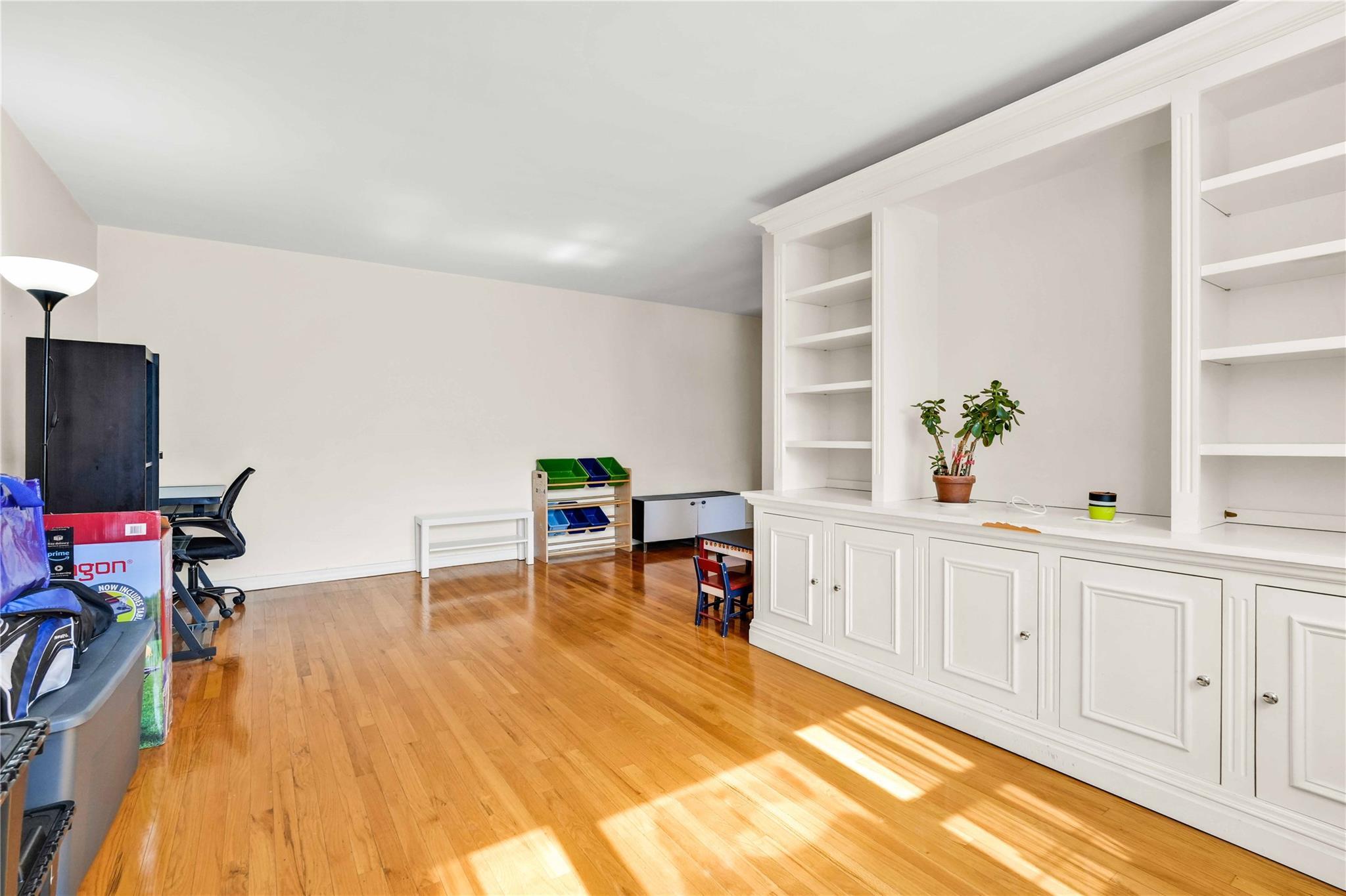 Coop 137  Queens, NY 11354, MLS-879723-3