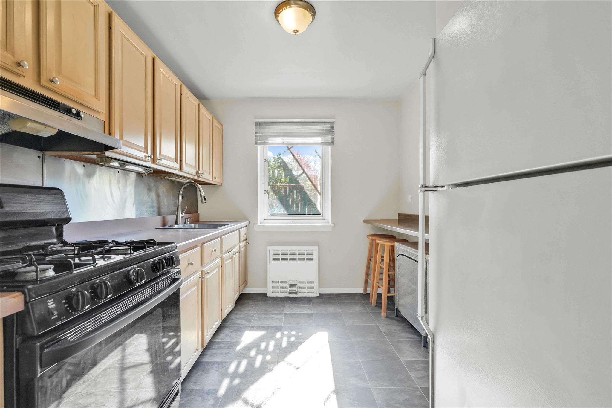 Coop 137  Queens, NY 11354, MLS-879723-9