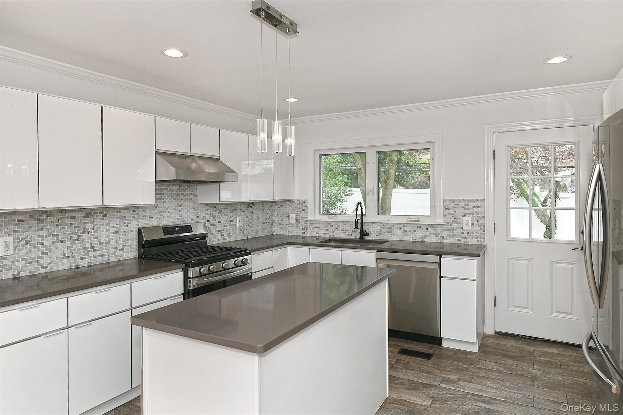 Single Family Ralph Young  Nassau County, NY 11542, MLS-879740-10