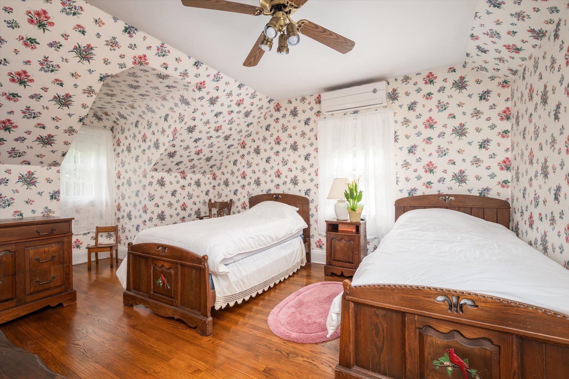 Single Family Mason  Nassau County, NY 11030, MLS-879742-25