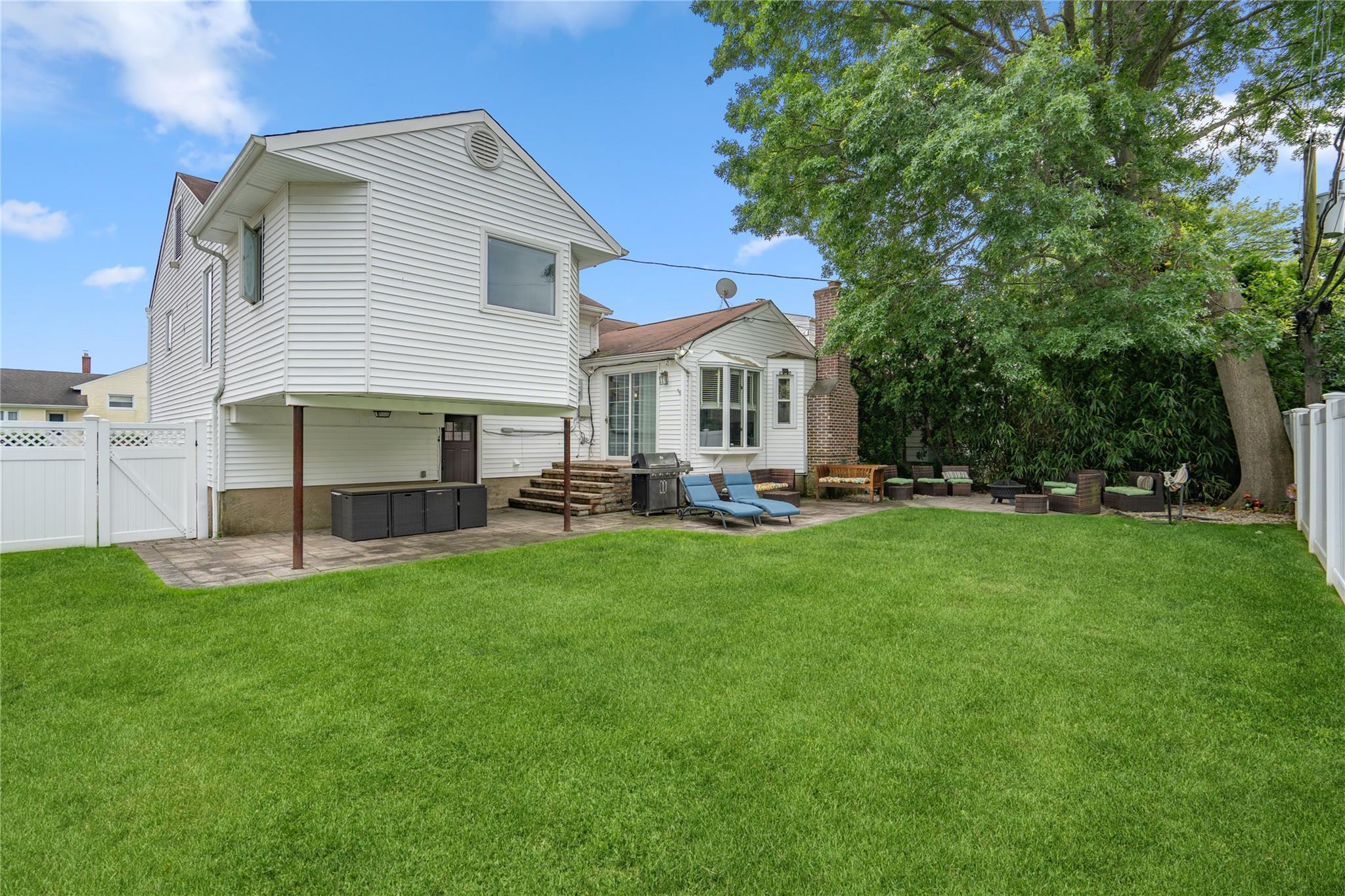 Single Family Circle  Nassau County, NY 11791, MLS-879743-24