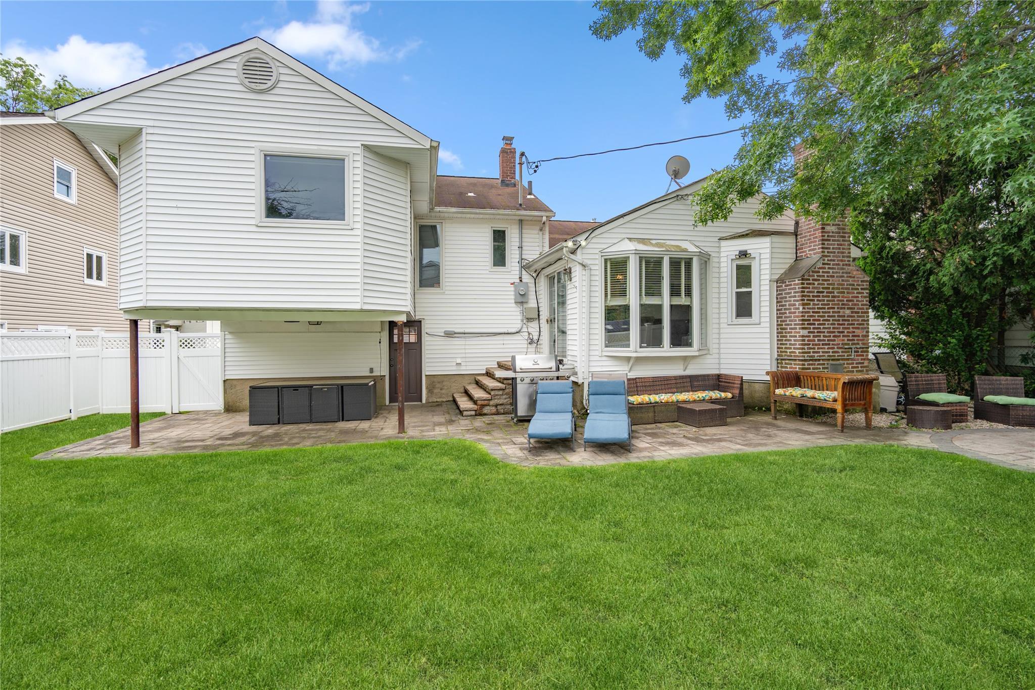 Single Family Circle  Nassau County, NY 11791, MLS-879743-25