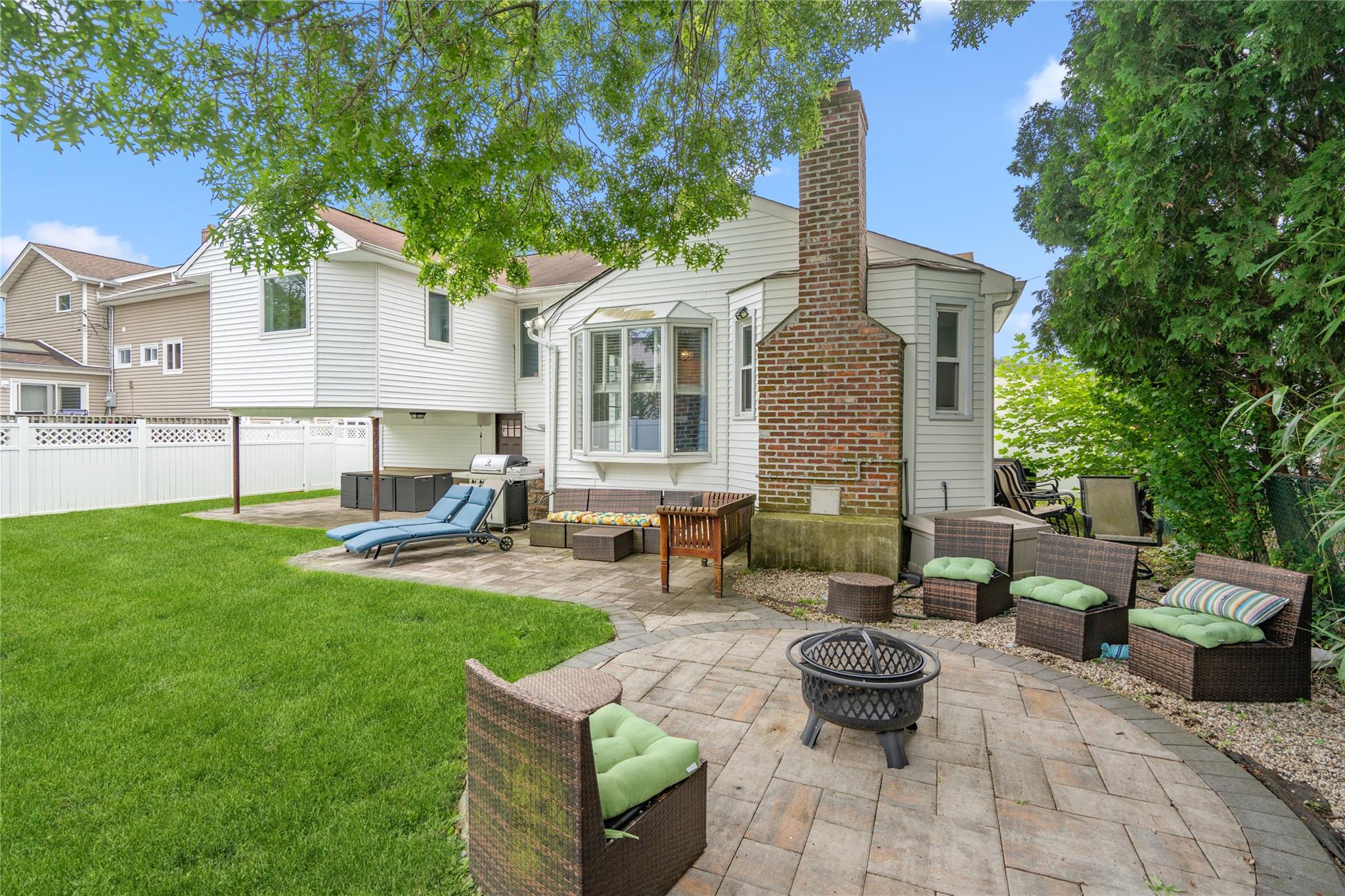 Single Family Circle  Nassau County, NY 11791, MLS-879743-27