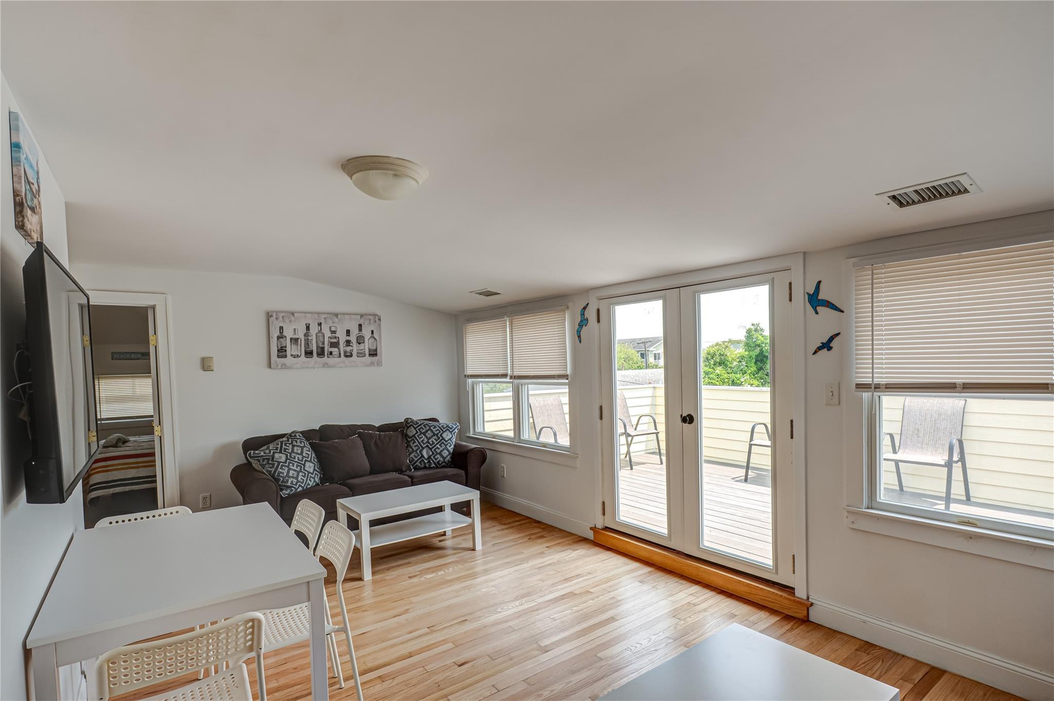 Single Family Oak Suffolk County, NY 11706, MLS-879837-16