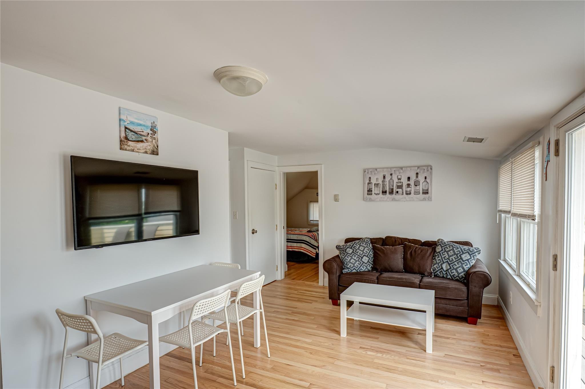 Single Family Oak Suffolk County, NY 11706, MLS-879837-17