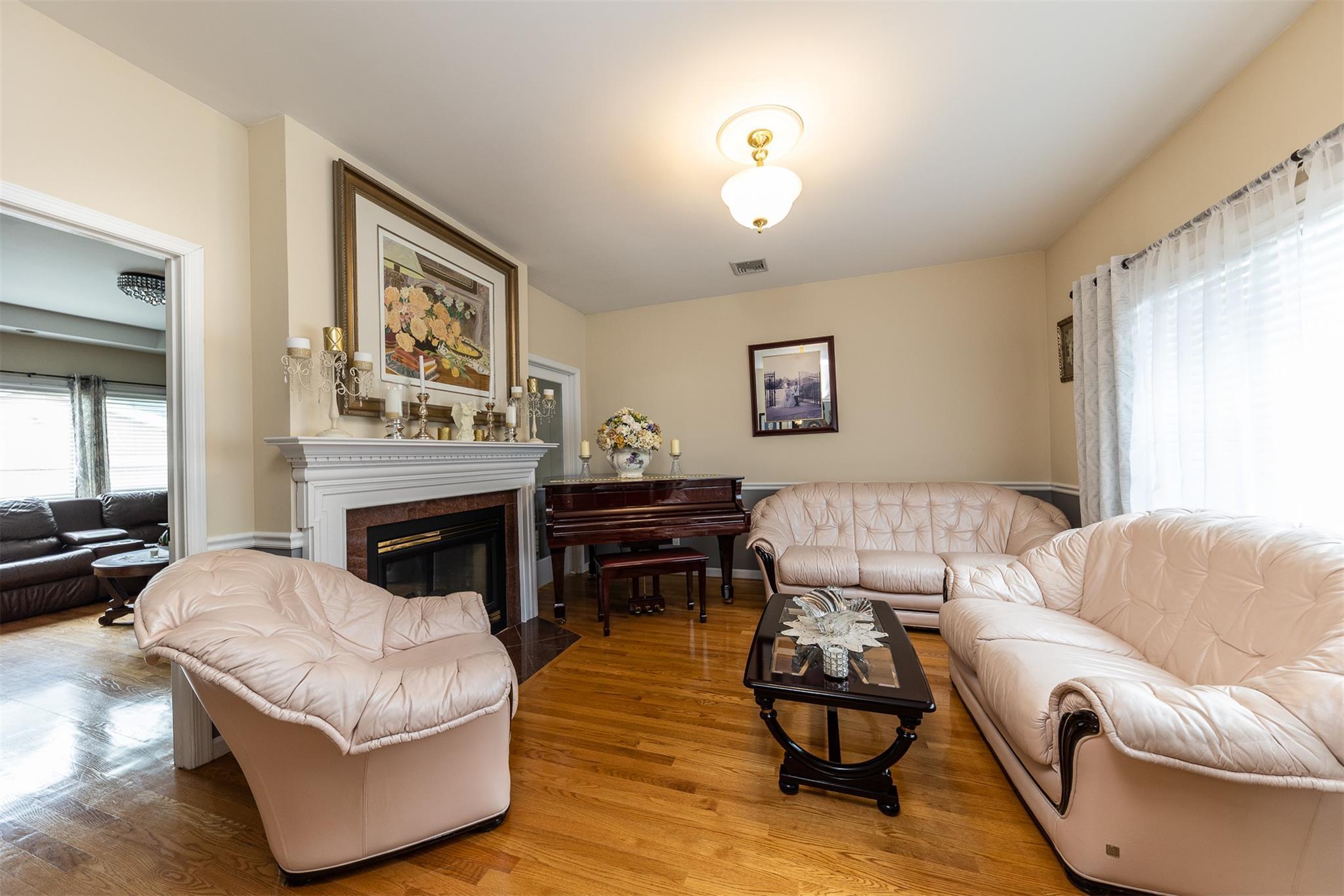 Single Family Davison  Nassau County, NY 11572, MLS-879869-10