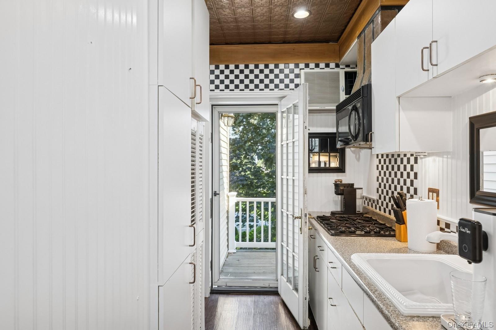 Single Family 1st  Nassau County, NY 11040, MLS-879891-32