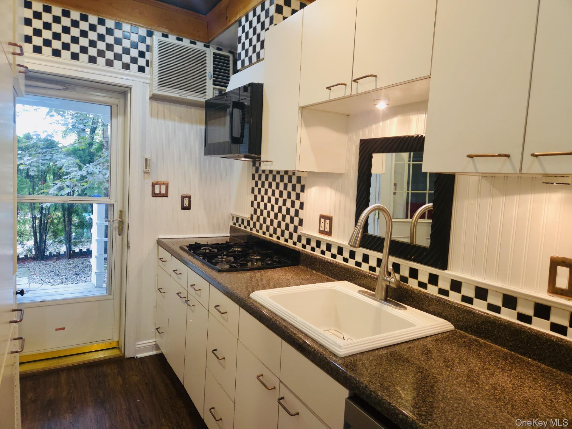 Single Family 1st  Nassau County, NY 11040, MLS-879891-8