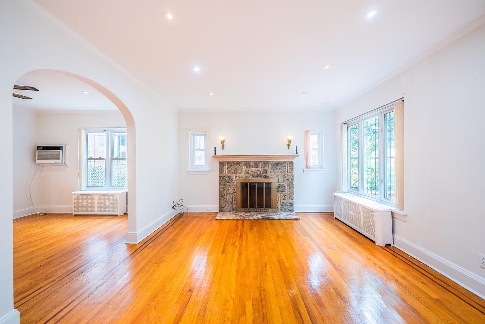 Single Family Fitchett  Queens, NY 11374, MLS-880000-3