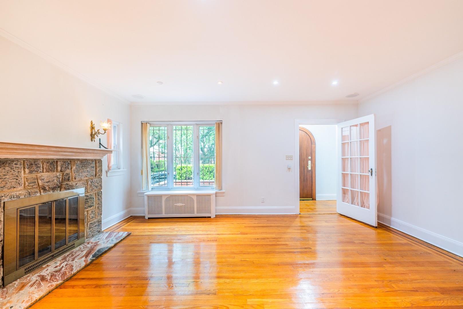Single Family Fitchett  Queens, NY 11374, MLS-880000-4