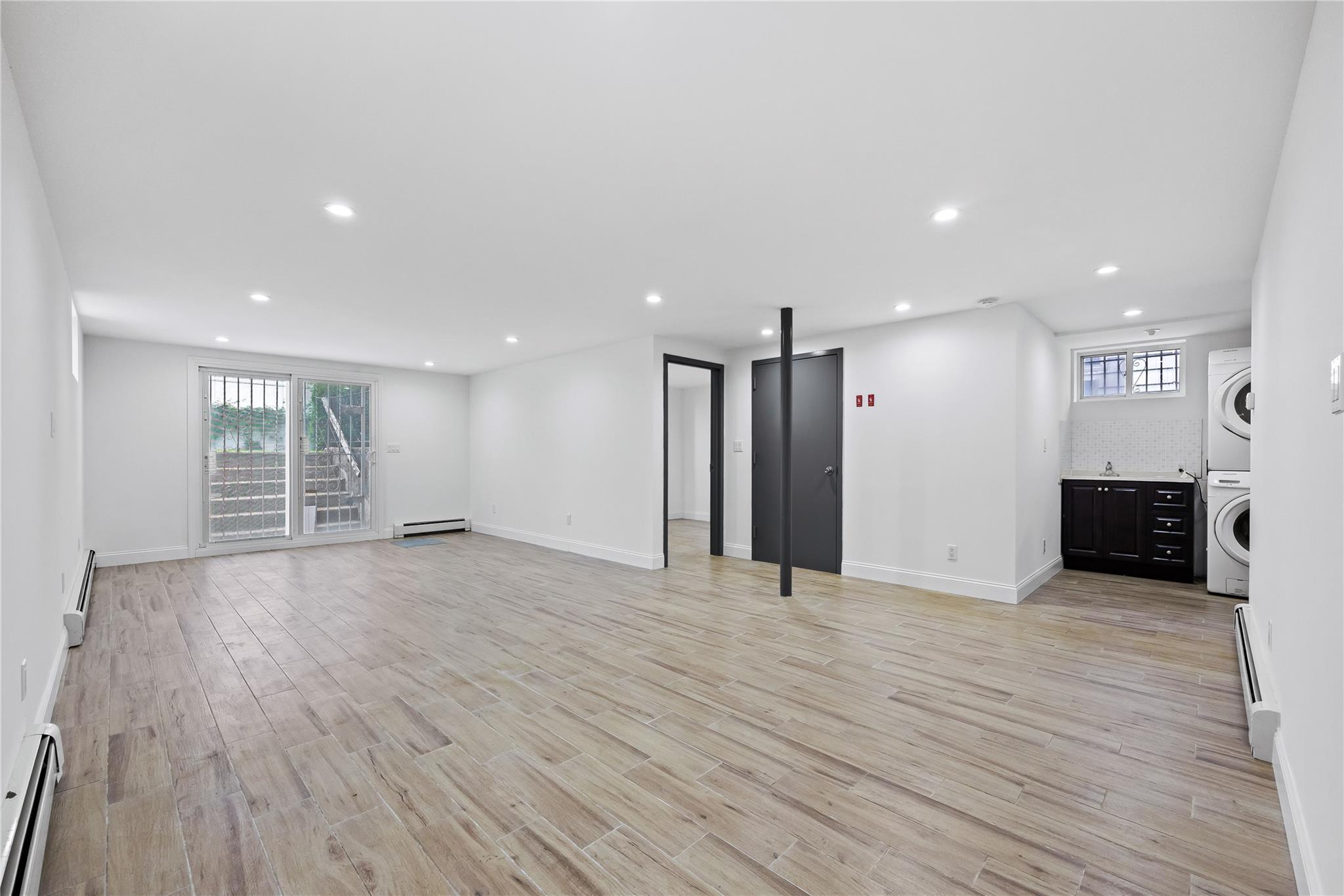 Single Family 26th  Queens, NY 11360, MLS-880038-34