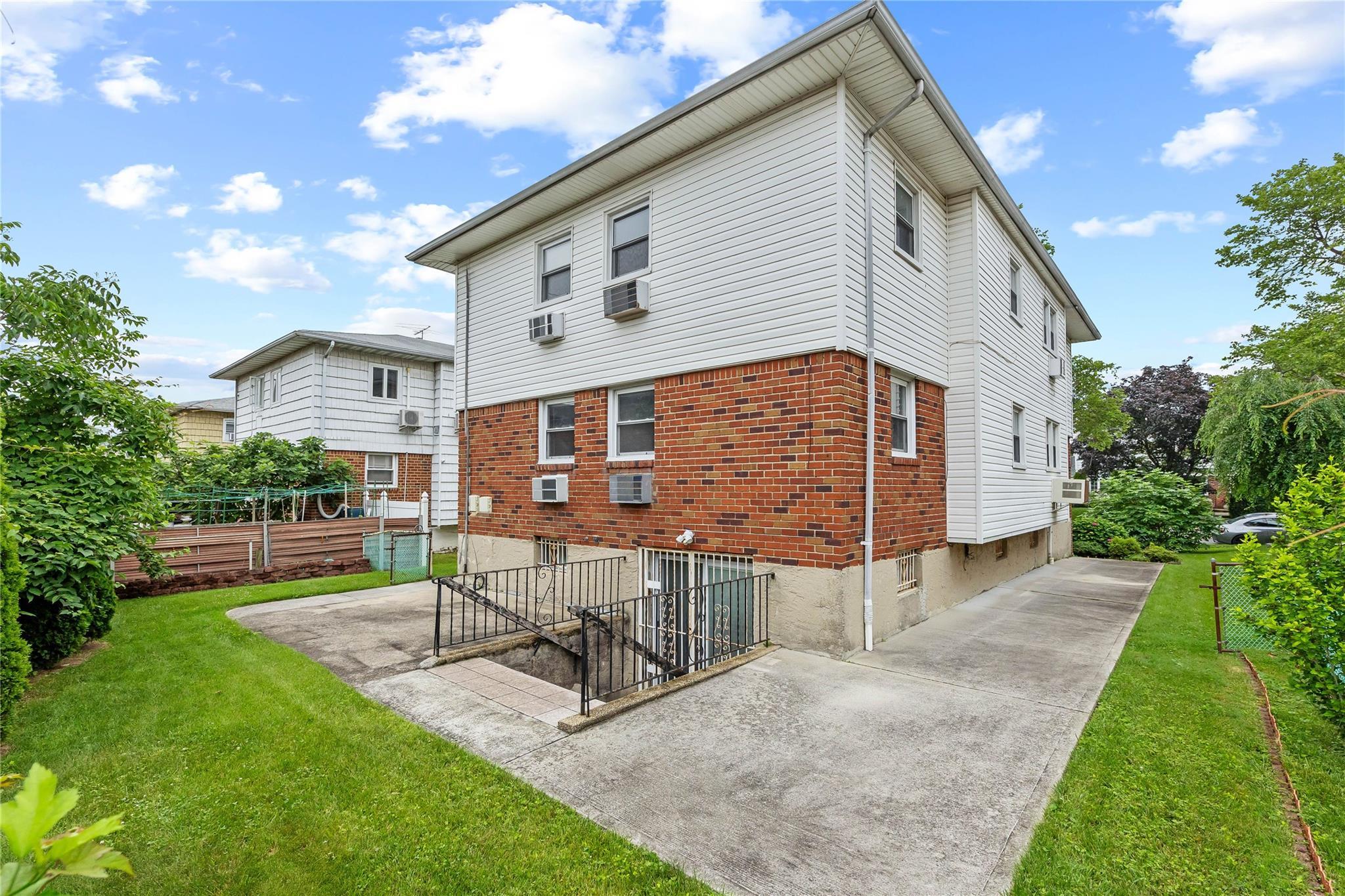 Single Family 26th  Queens, NY 11360, MLS-880038-37
