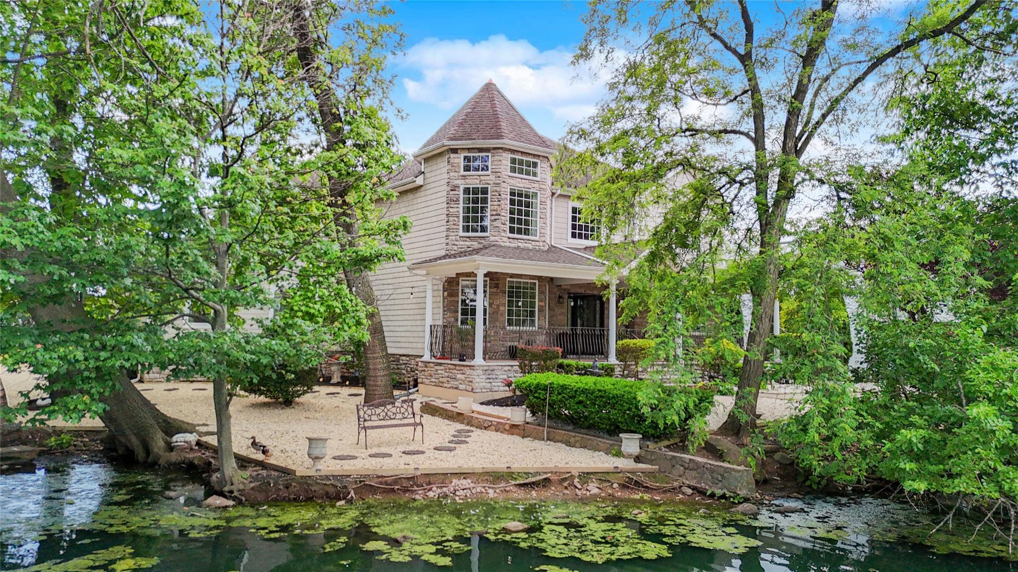 Single Family Normalee  Staten Island, NY 10305, MLS-880039-12
