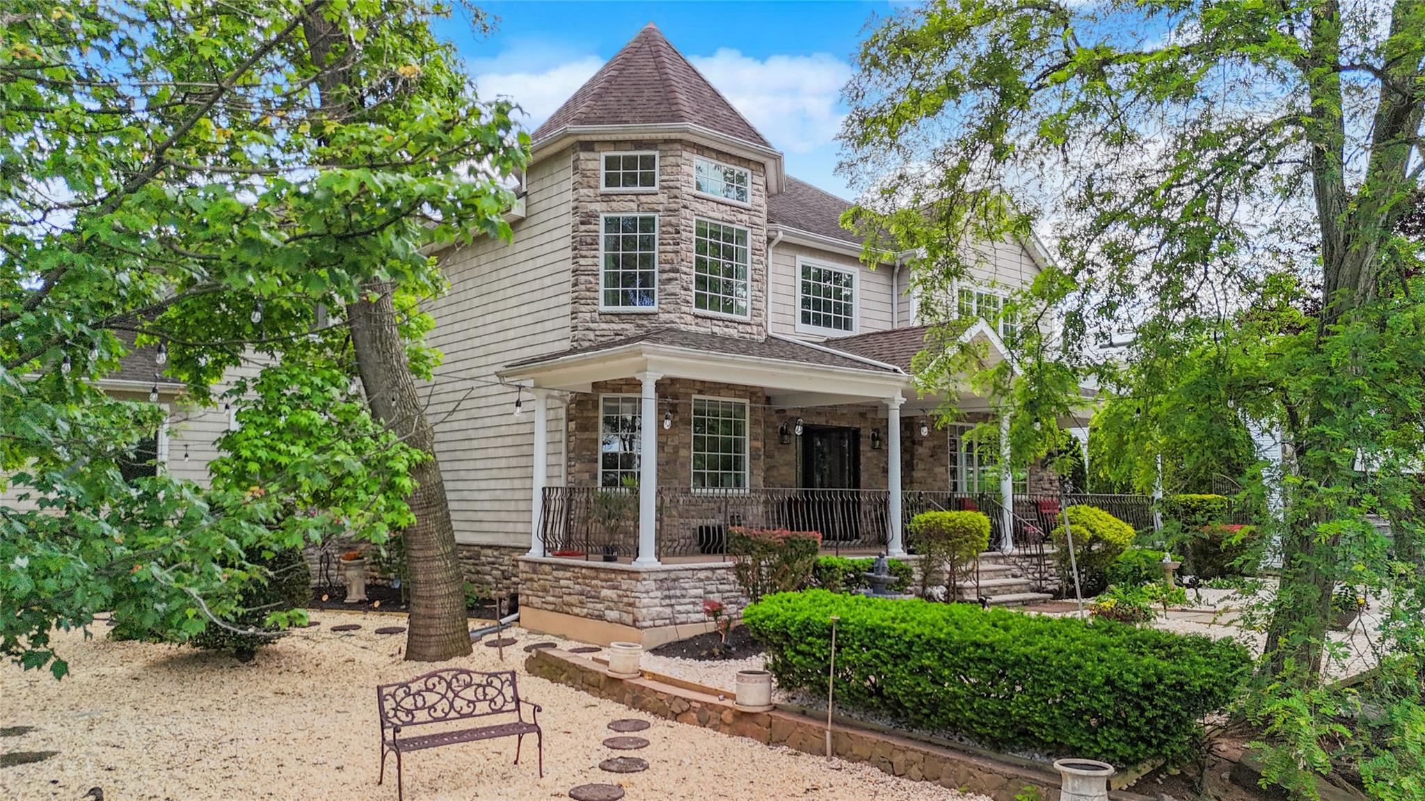 Single Family Normalee  Staten Island, NY 10305, MLS-880039-13