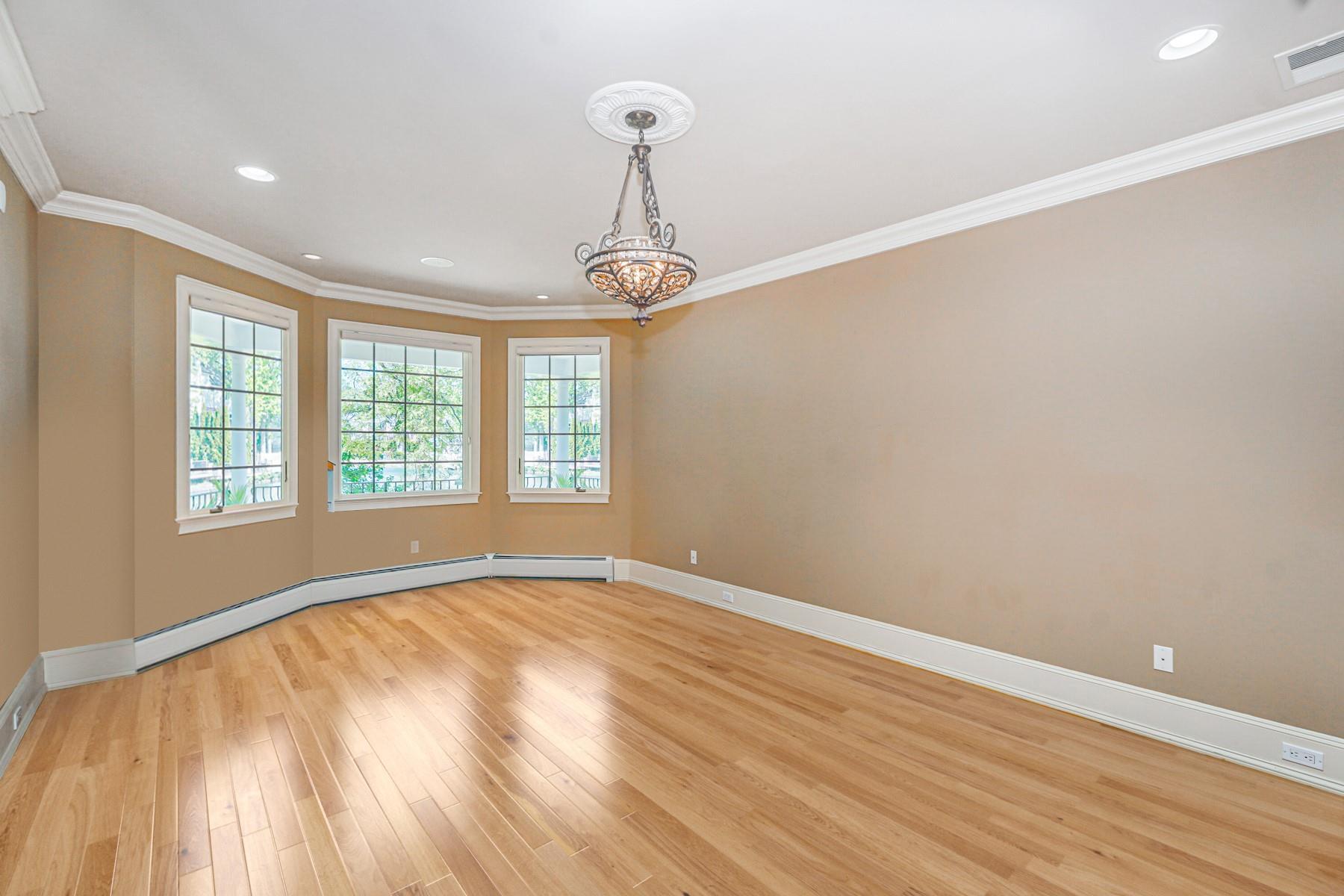 Single Family Normalee  Staten Island, NY 10305, MLS-880039-19