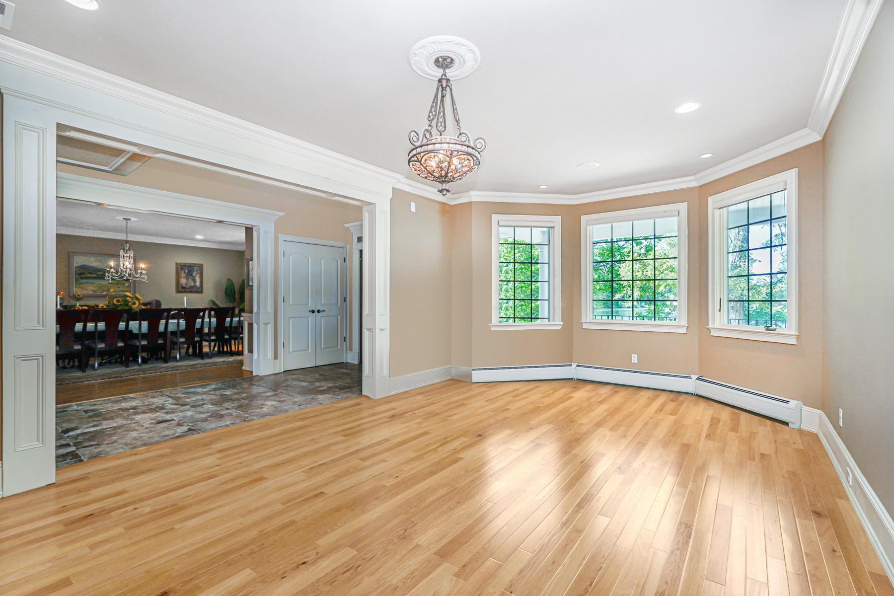 Single Family Normalee  Staten Island, NY 10305, MLS-880039-20