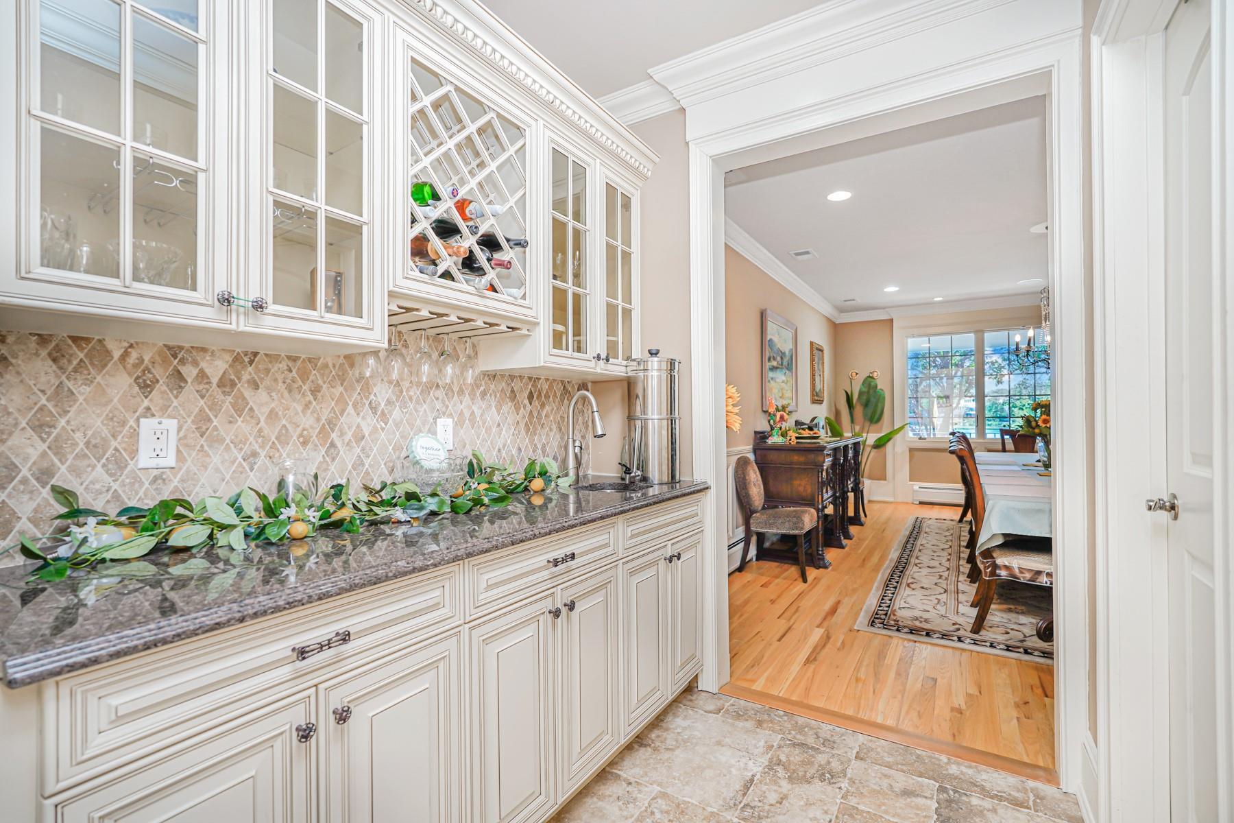 Single Family Normalee  Staten Island, NY 10305, MLS-880039-22